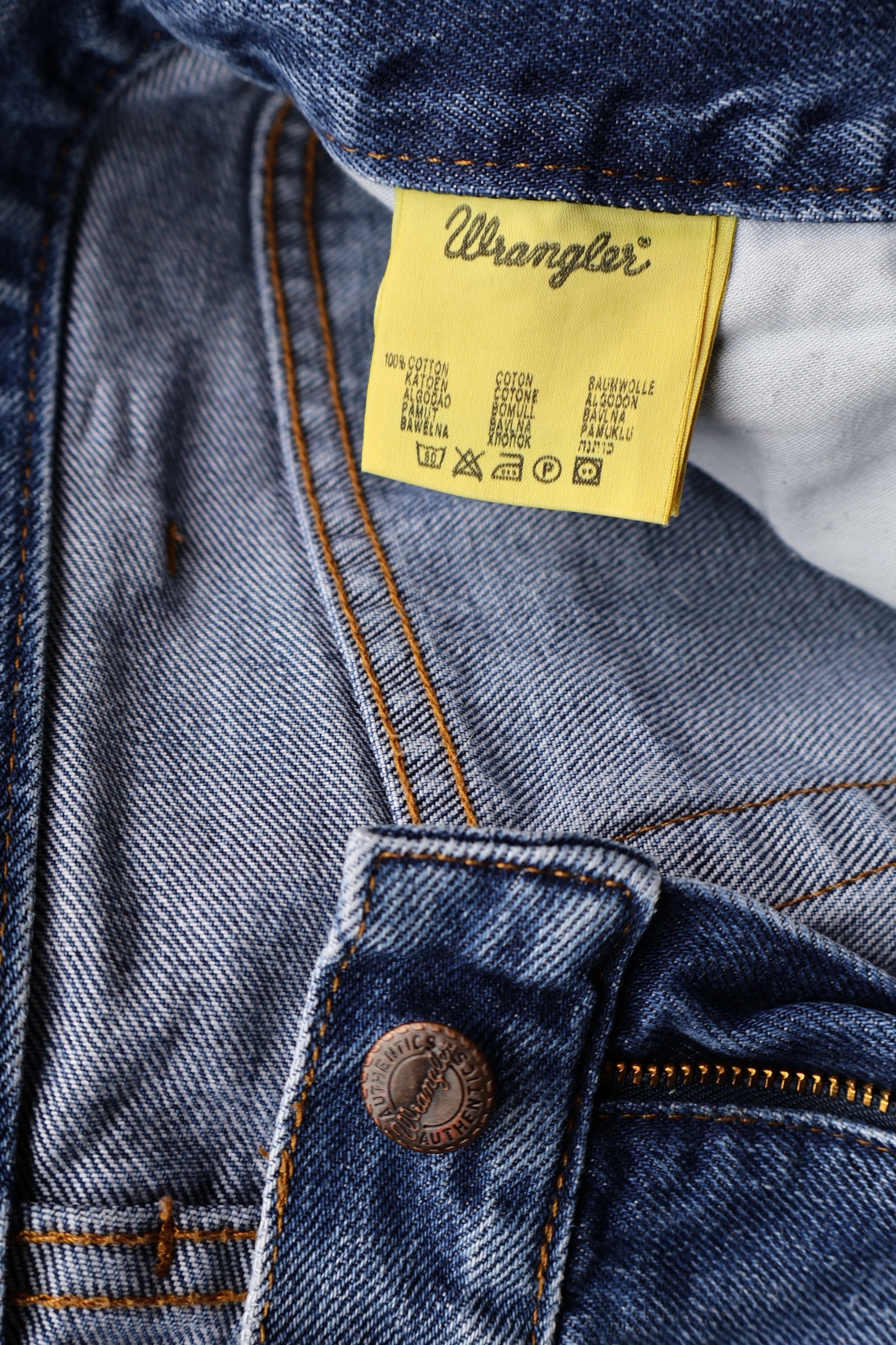Blugi Wrangler - marimea S/M W33/L32 - Barbati
