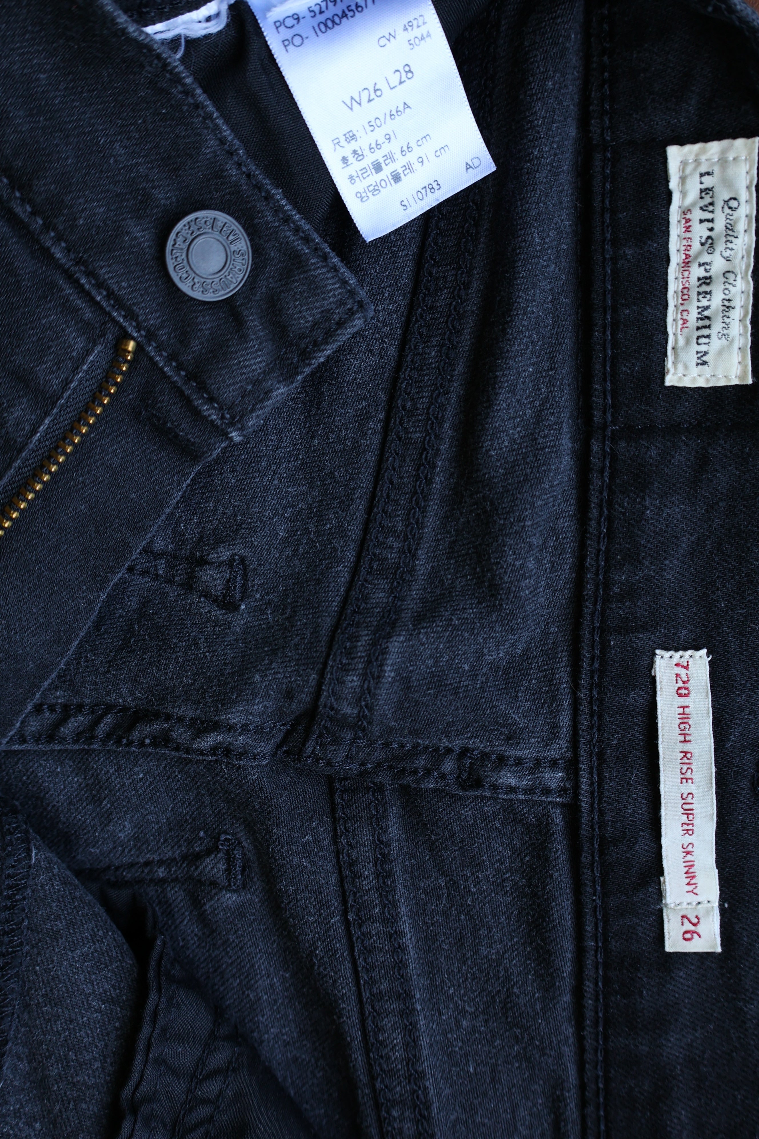 Blugi Levi's - marimea S W26 - Femei