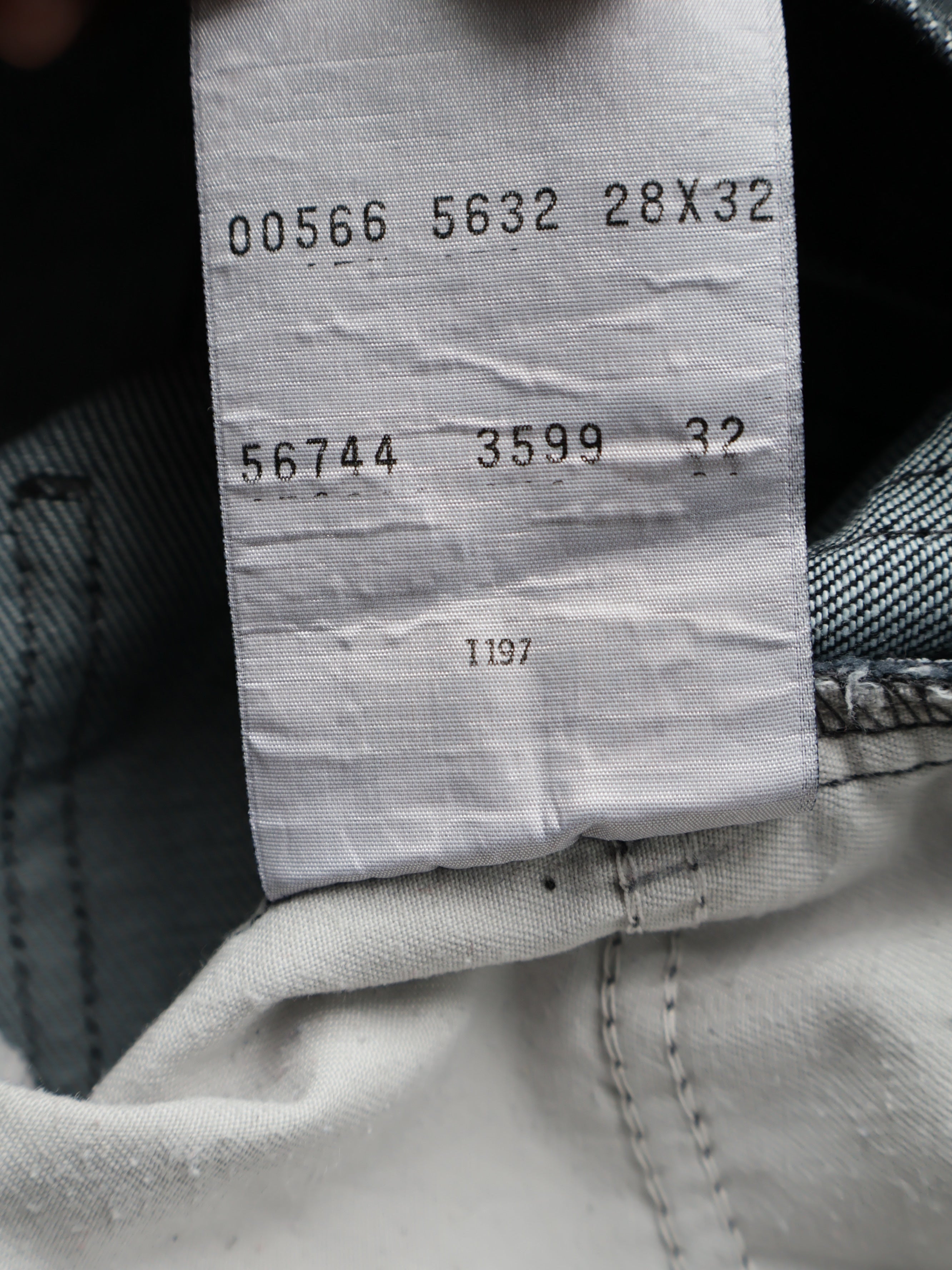 Blugi Levi's - marimea XS W28/L32 - Barbati