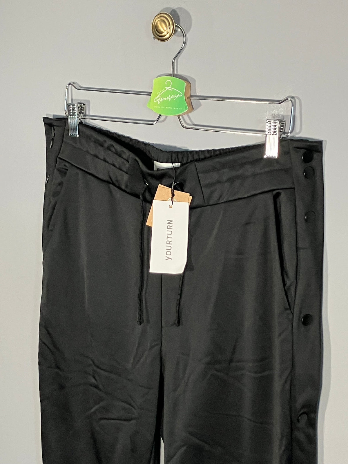 Pantaloni yourturn - marimea M