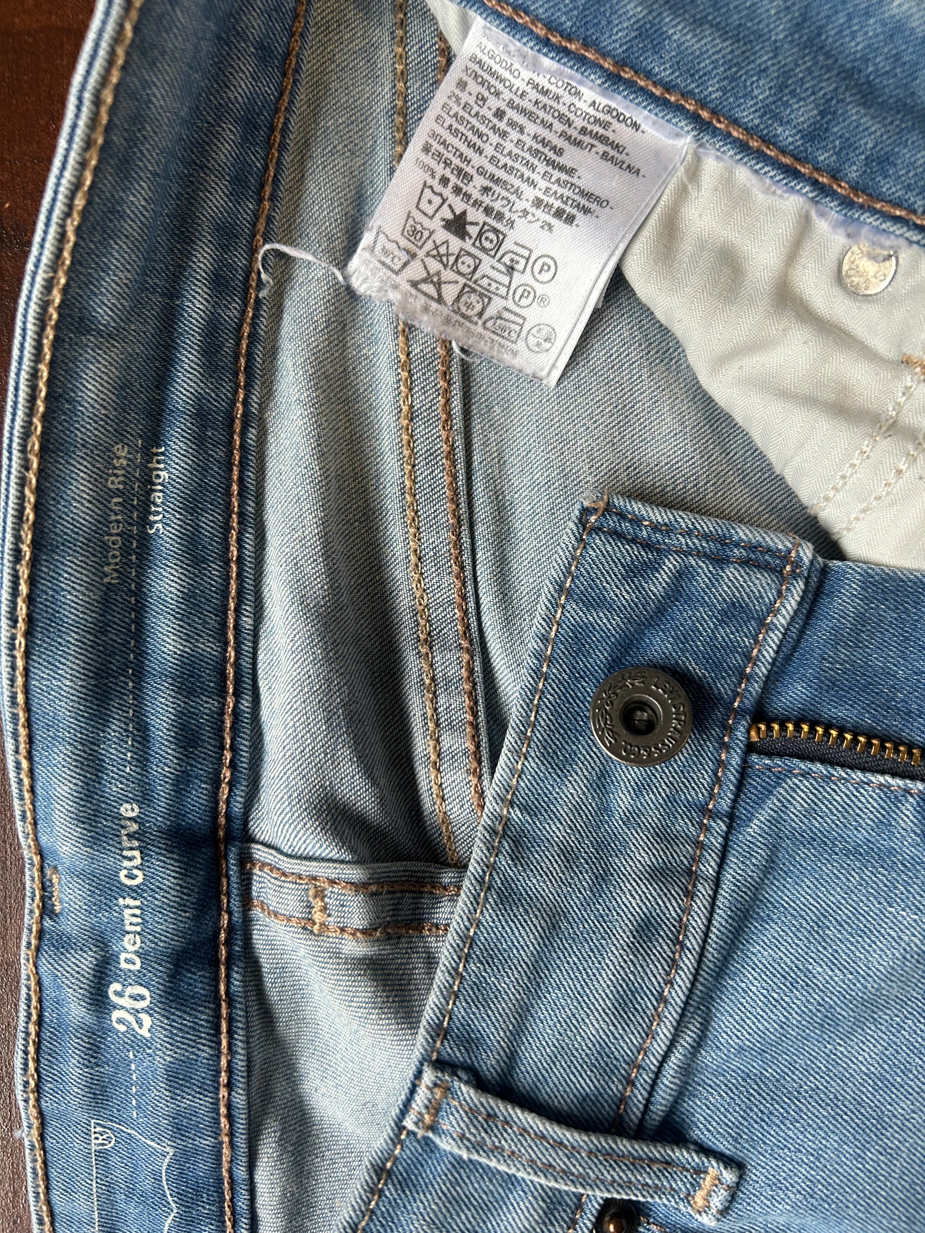 Blugi Levi's - marimea S W26 - Femei
