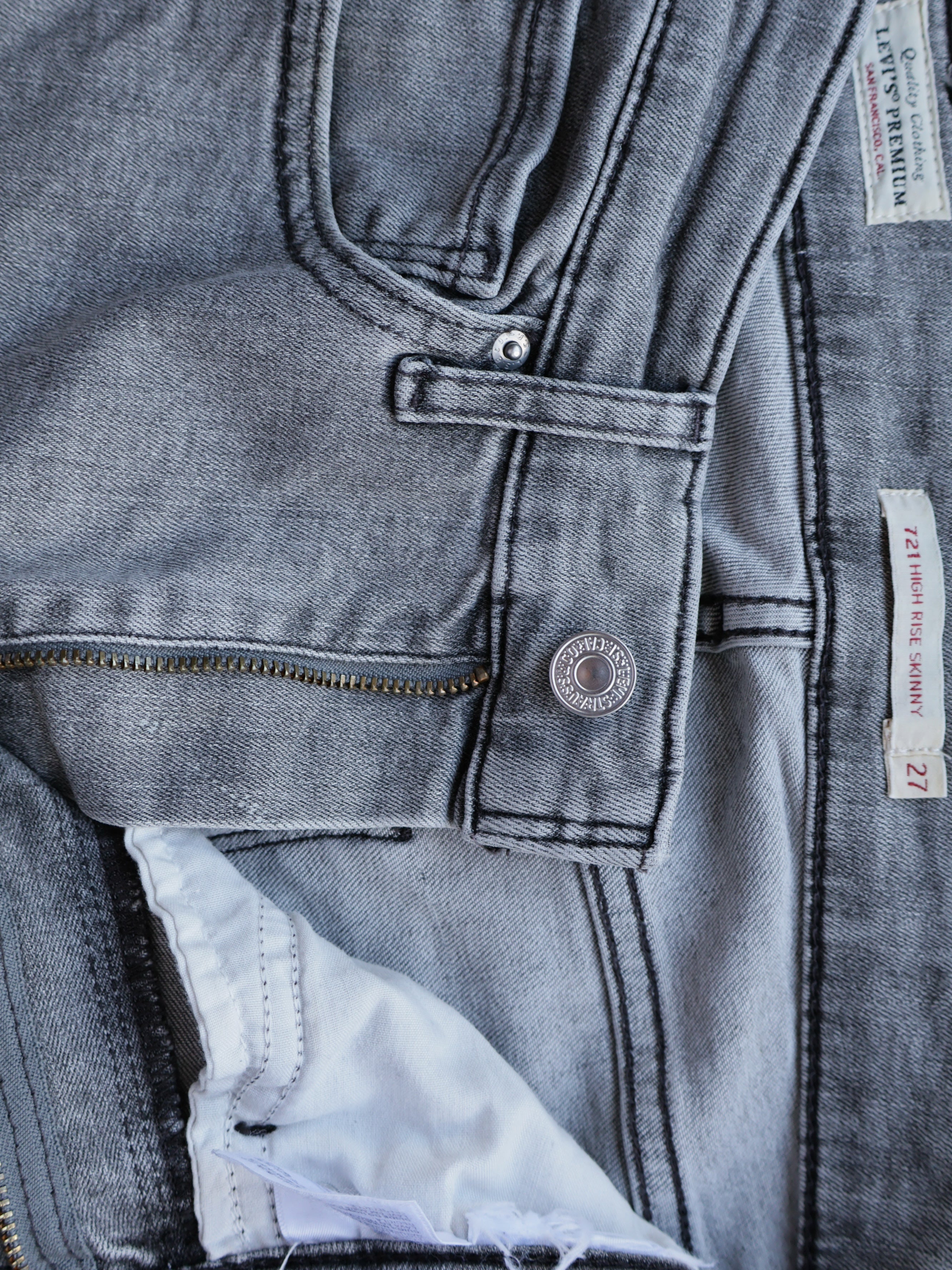 Blugi Levi's - marimea S/M W27 - Femei