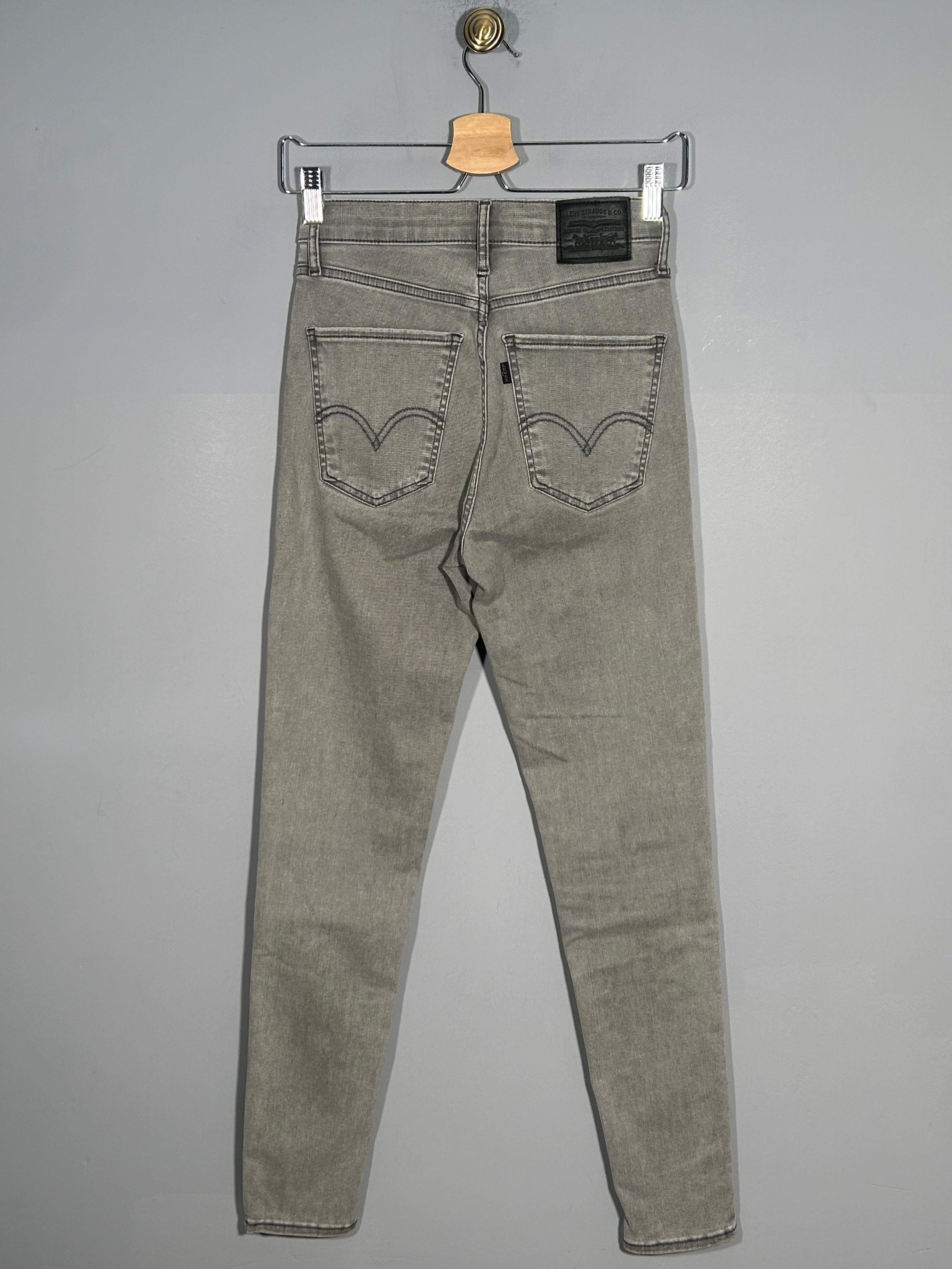 Blugi Levi's - marimea S W26 - Femei