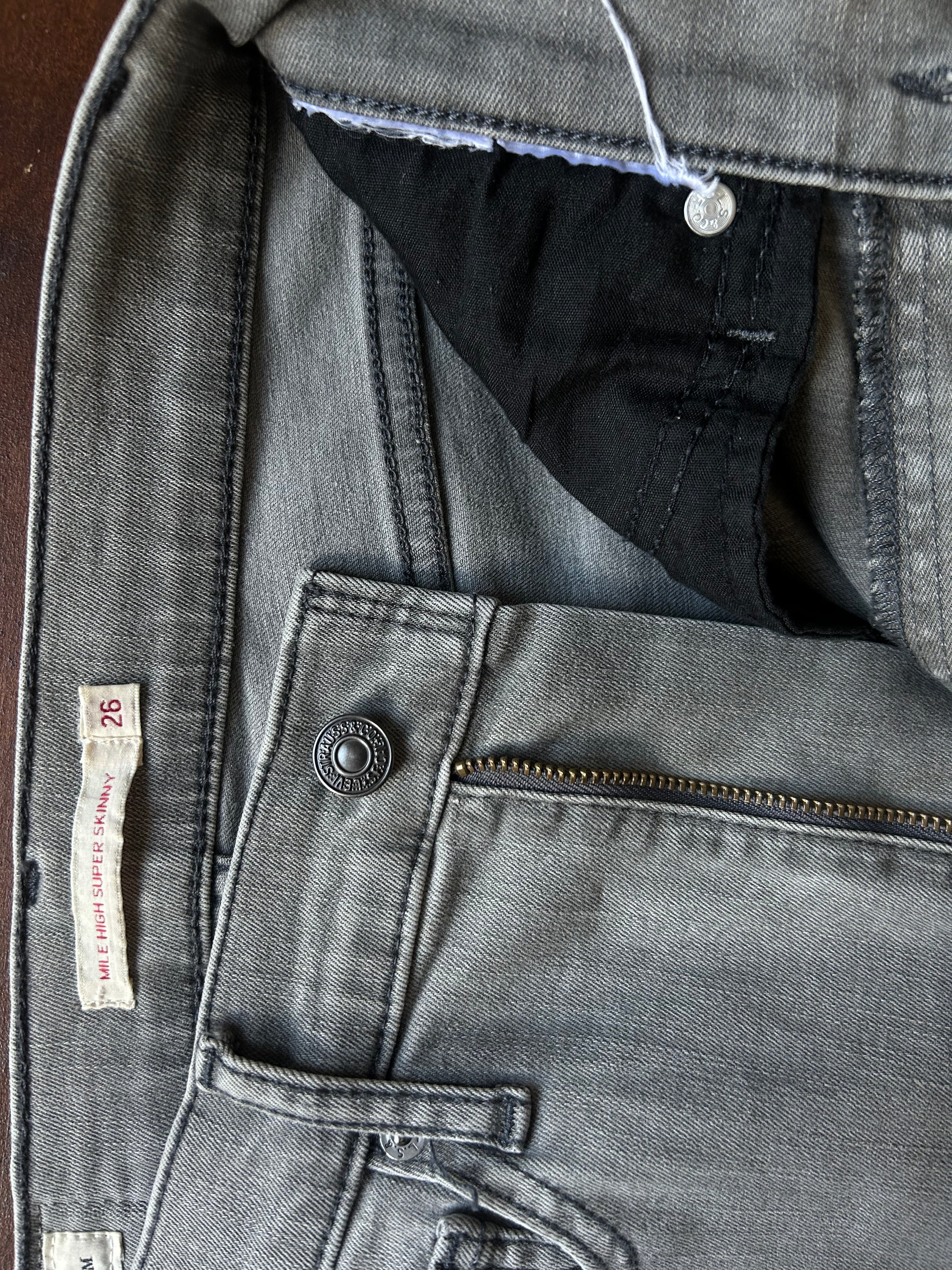 Blugi Levi's - marimea S W26 - Femei