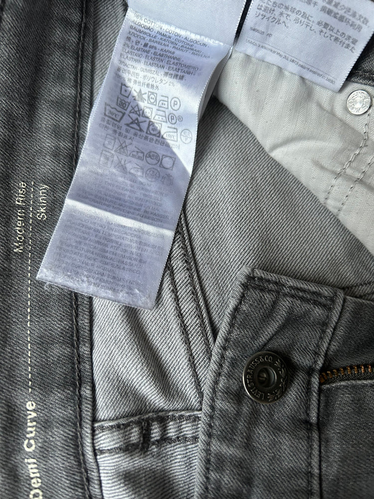 Blugi Levi's - marimea S W26 - Femei