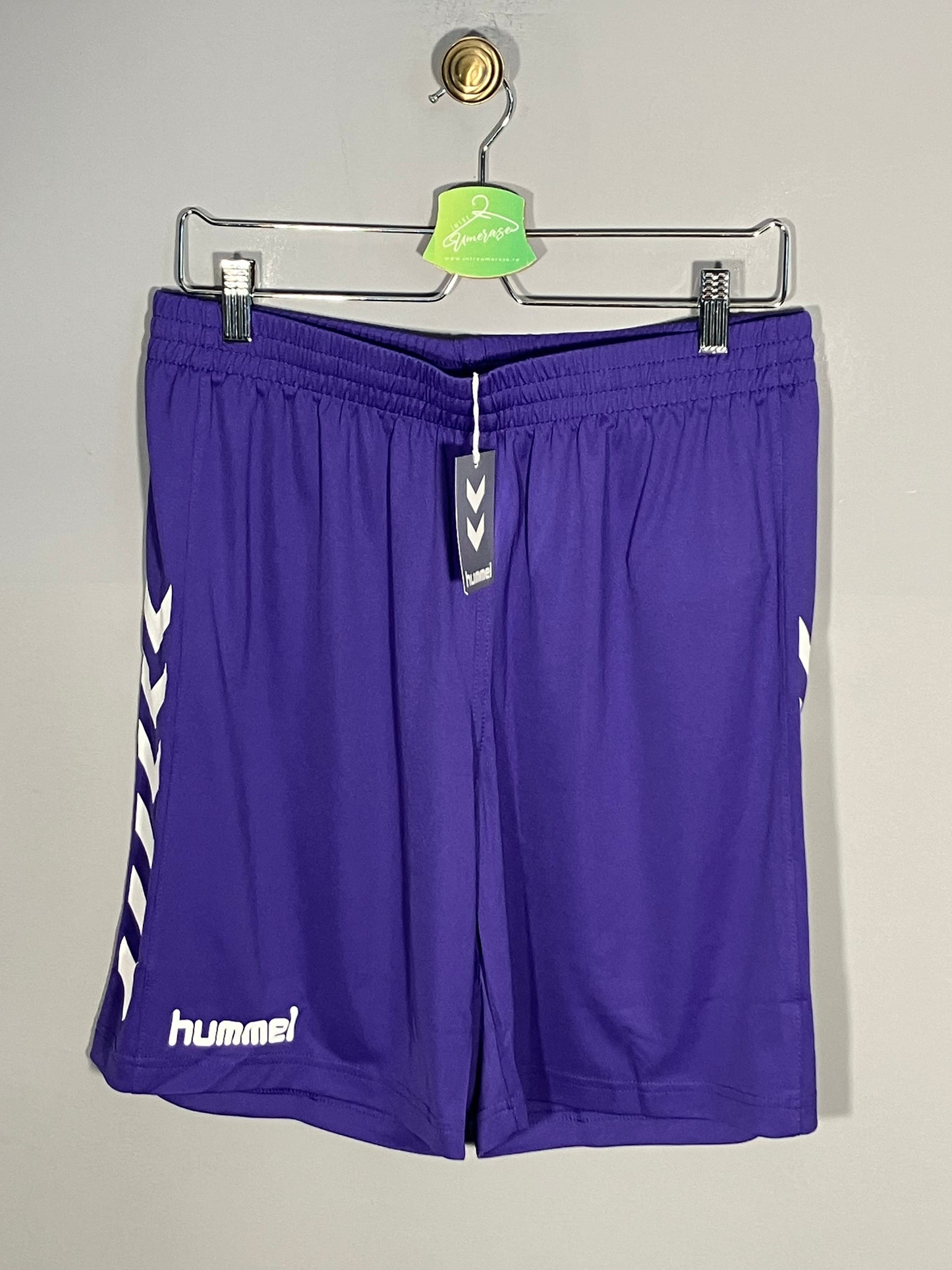 Pantaloni scurti Hummel - marimea L