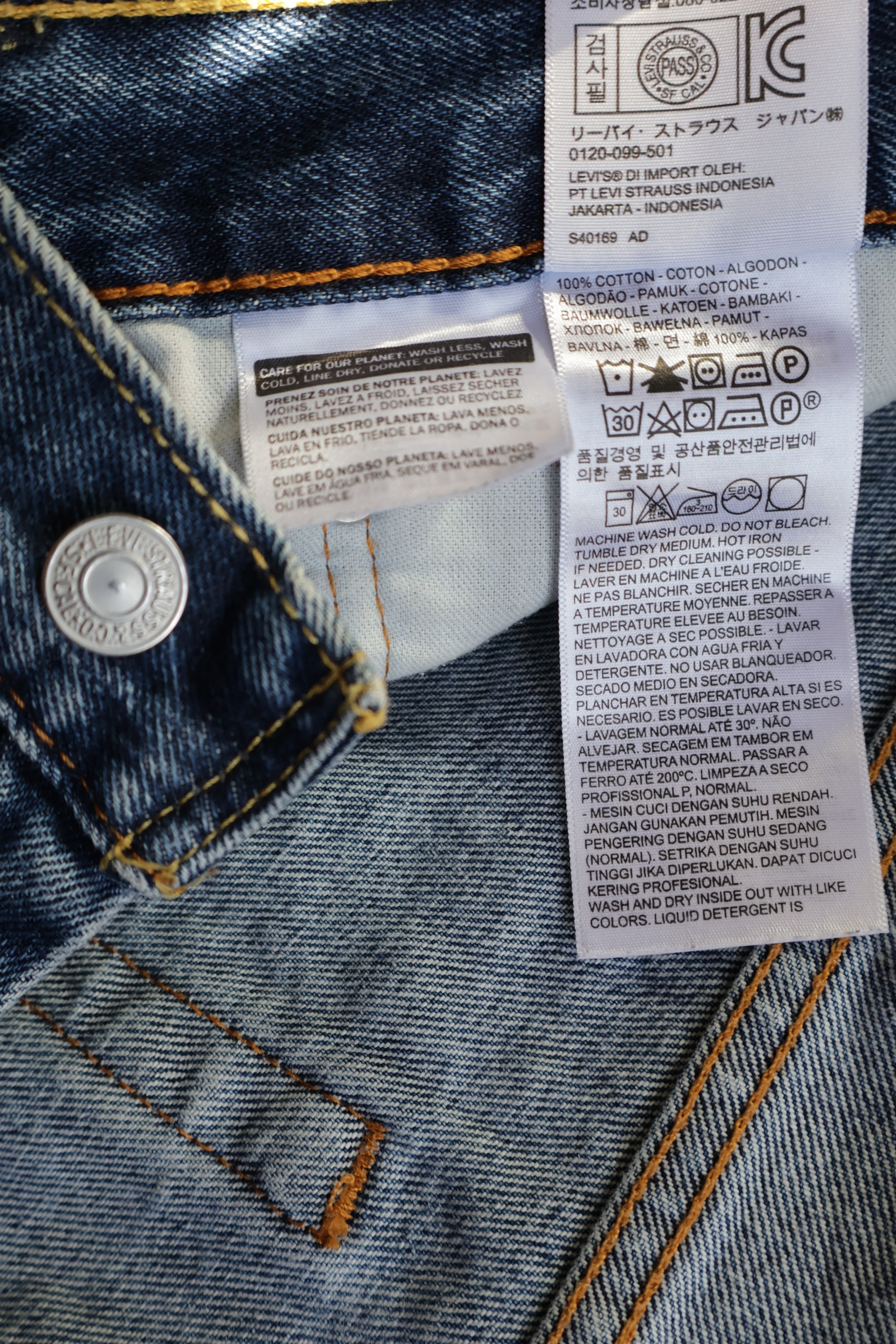 Blugi scurti Levi's - marimea XL