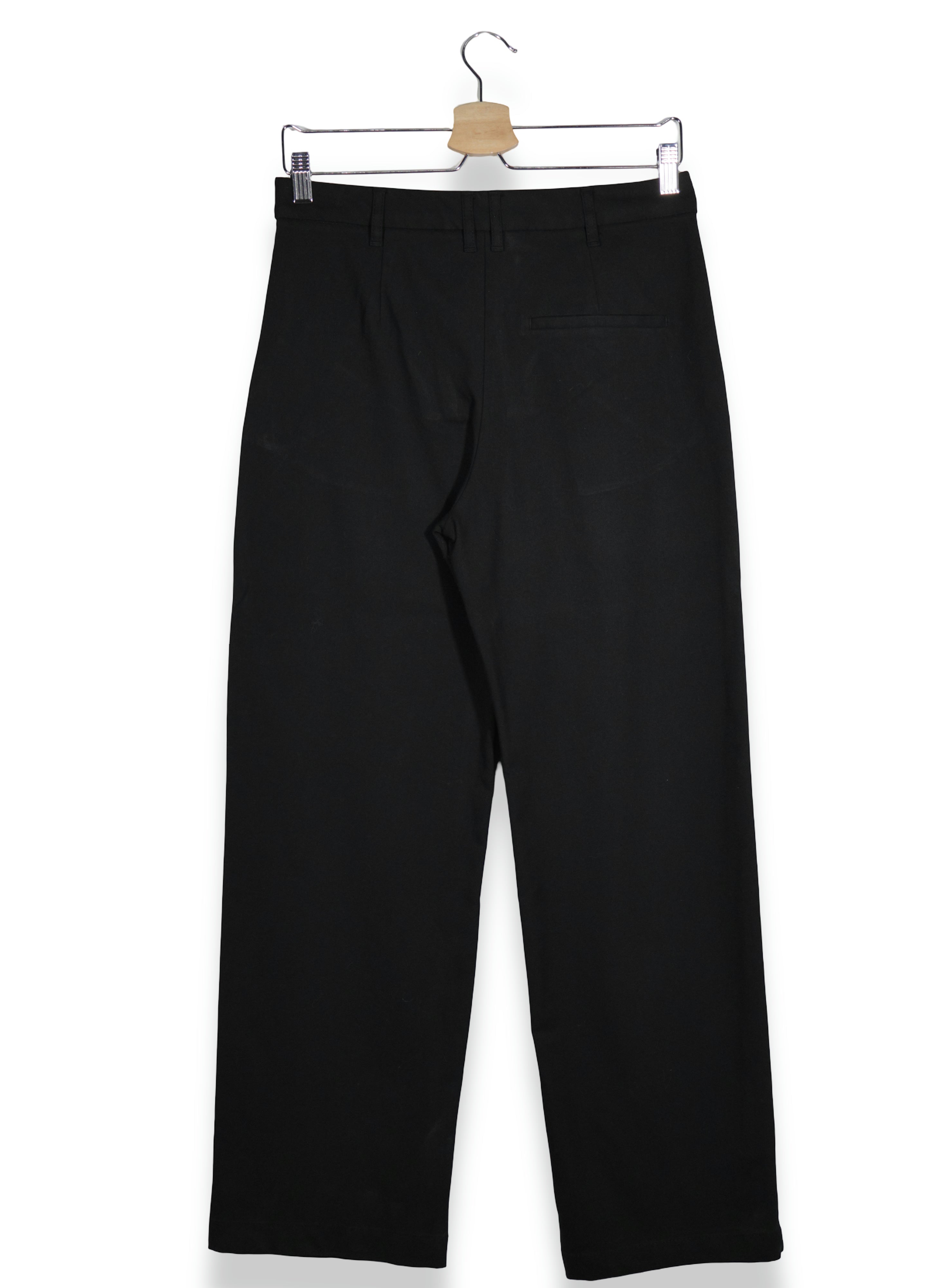 Bershka – pantaloni – vedere din spate – second-hand premium
