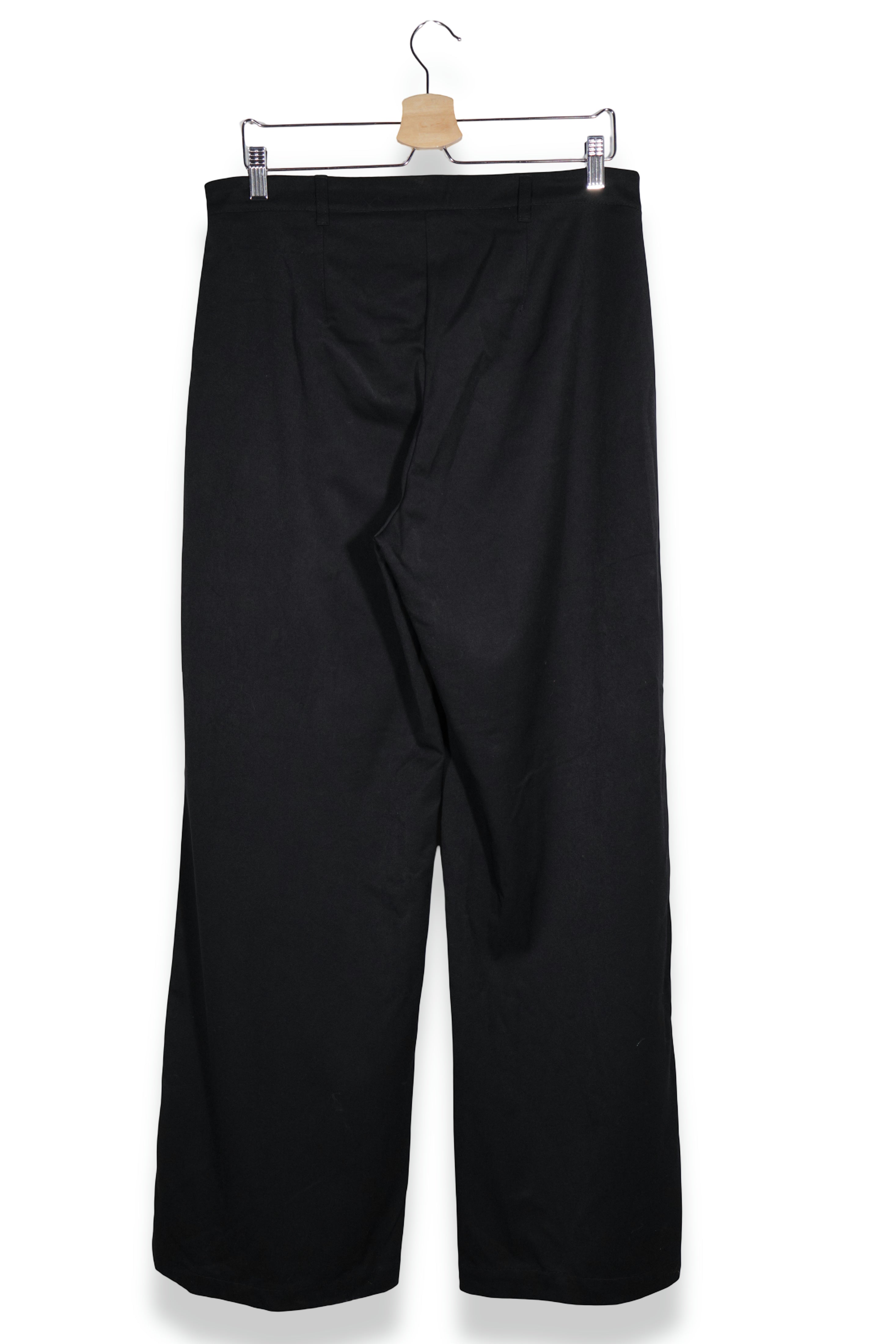 Bershka – pantaloni – vedere din spate – second-hand premium