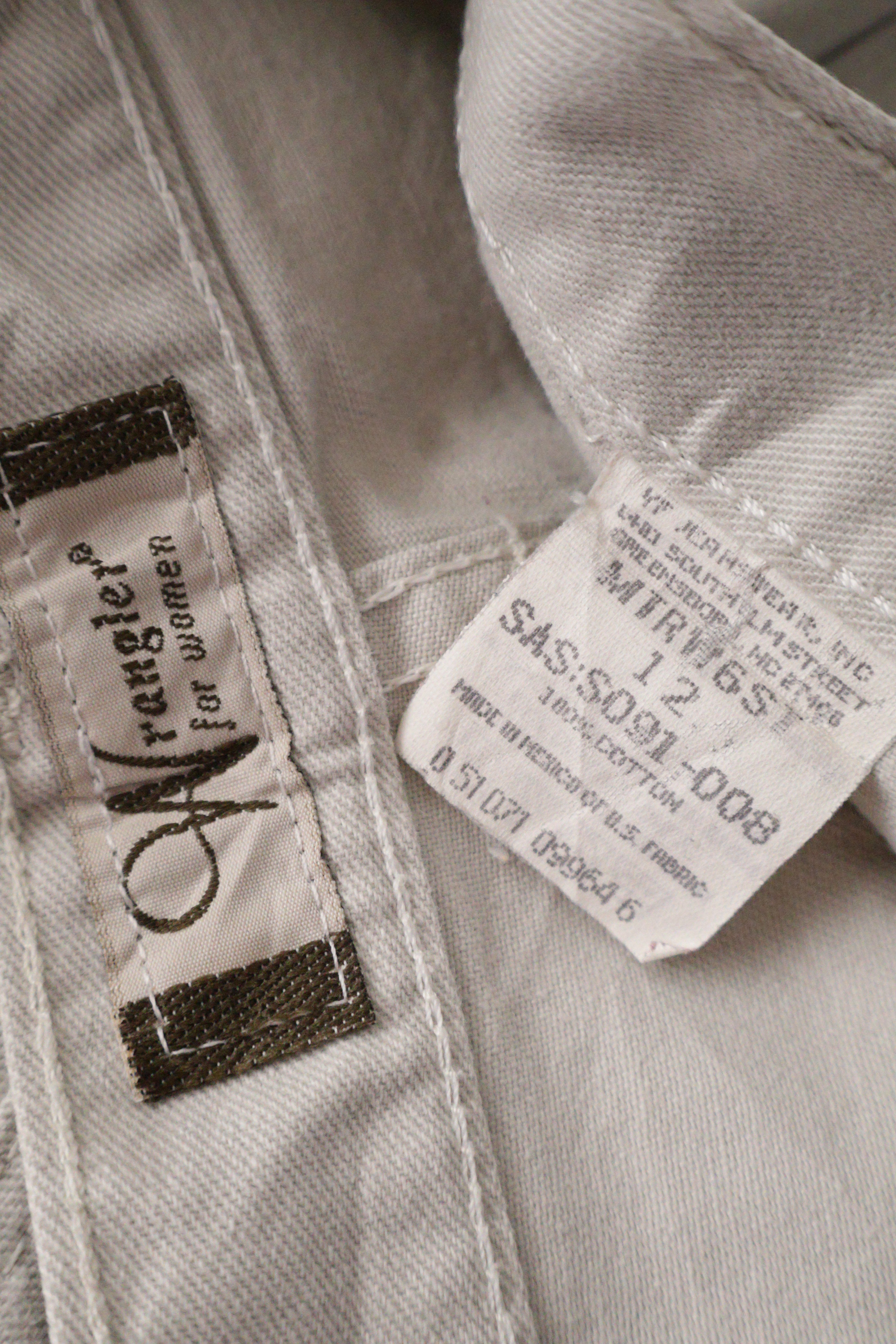 Eticheta marime si compozitie (rotita dreapta) - Pantaloni scurți - Wrangler chino bej deschis din bumbac – M – Femei