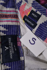 Eticheta marime si compozitie (rotita dreapta) - Pantaloni scurți - American Eagle scurti cu imprimeu geometric multicolor – S – Femei