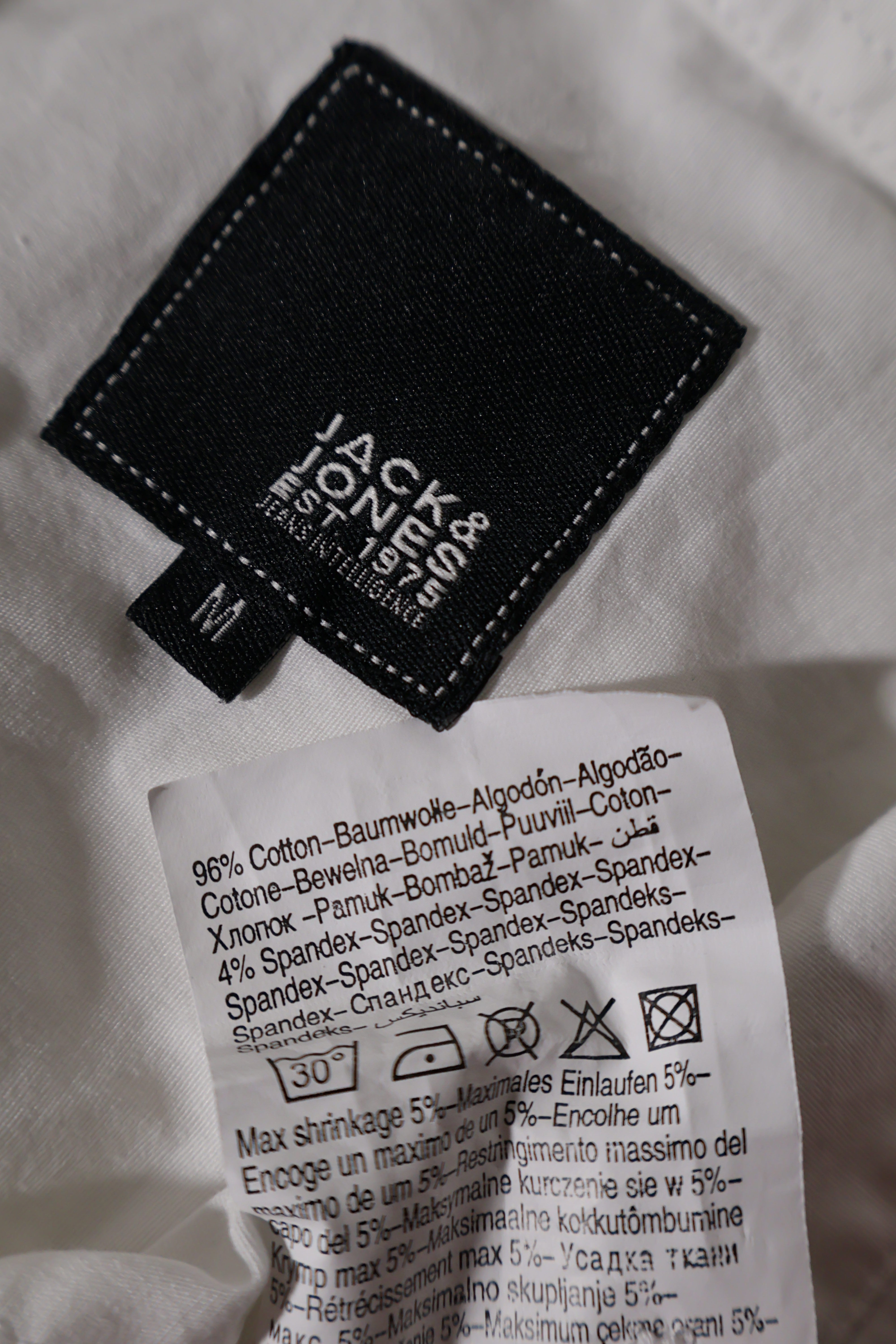 Eticheta marime si compozitie (rotita dreapta) - Cămașă - JACK&JONES alb din bumbac cu epoleti – M – Bărbați