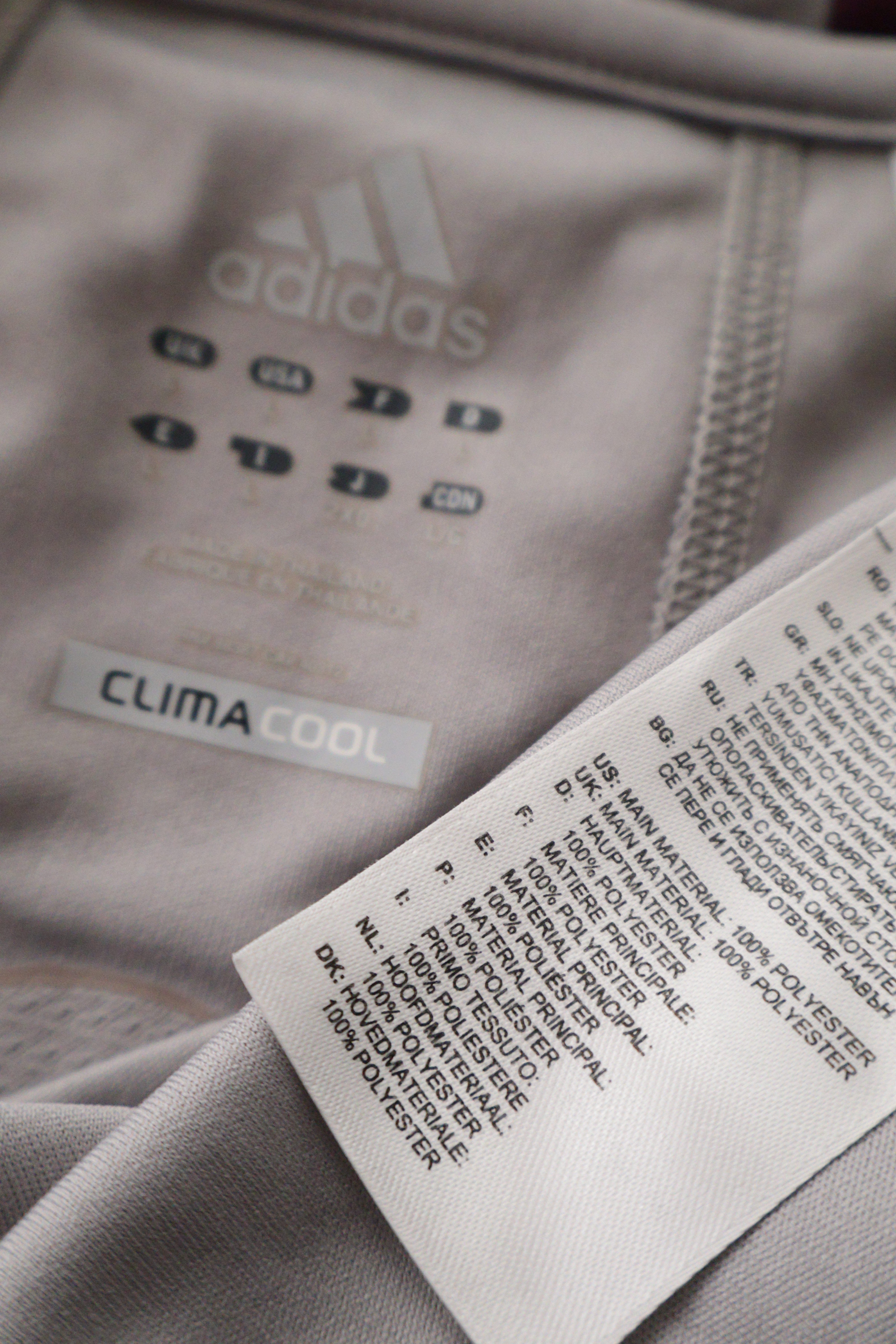 Eticheta marime si compozitie (rotita dreapta) - Tricou - Adidas gri deschis tehnic cu buzunare aplicate – L – Bărbați