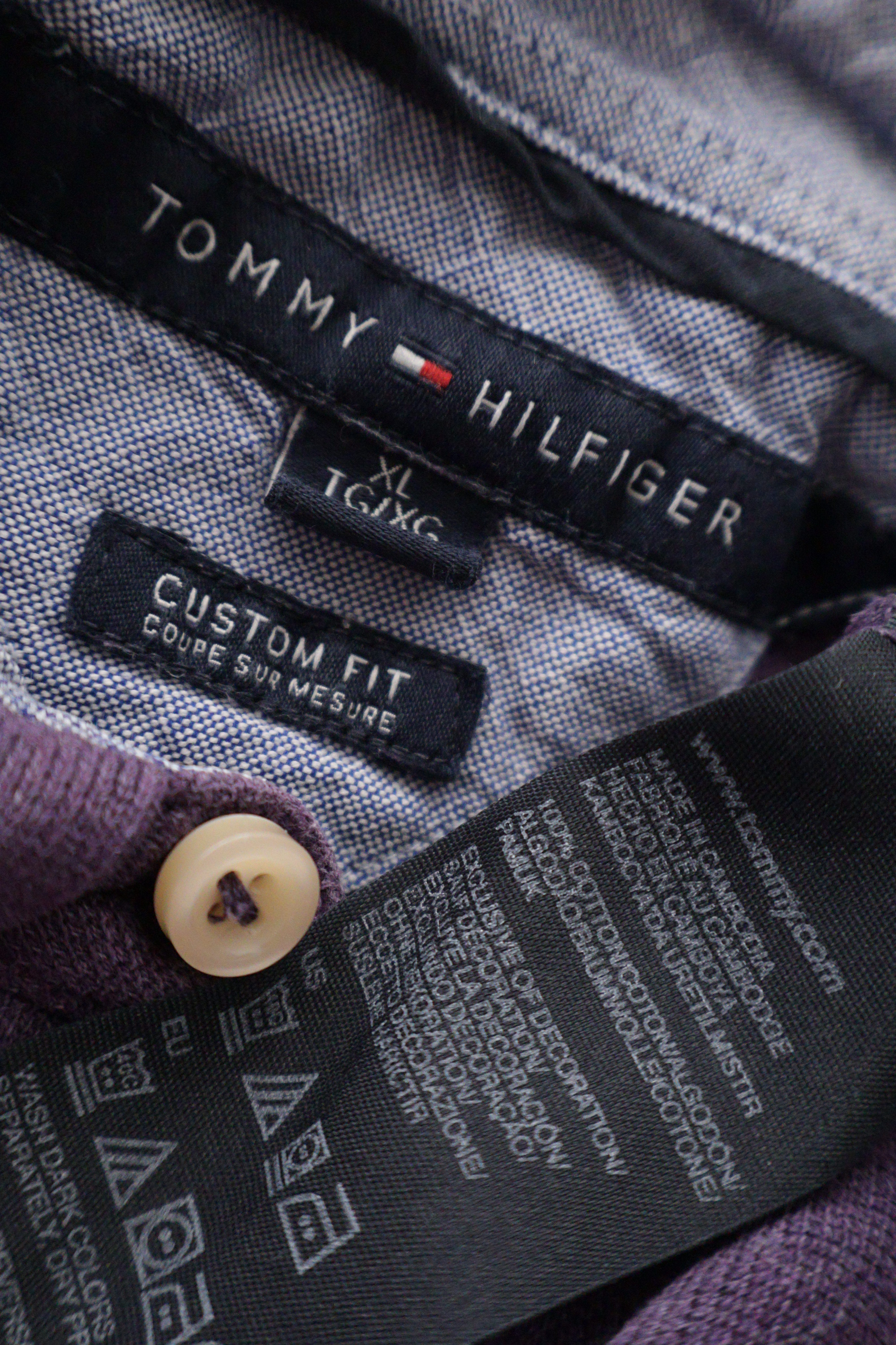 Eticheta marime si compozitie (rotita dreapta) - Tricou - Tommy Hilfiger mov din bumbac cu croiala casual – XL – Bărbați