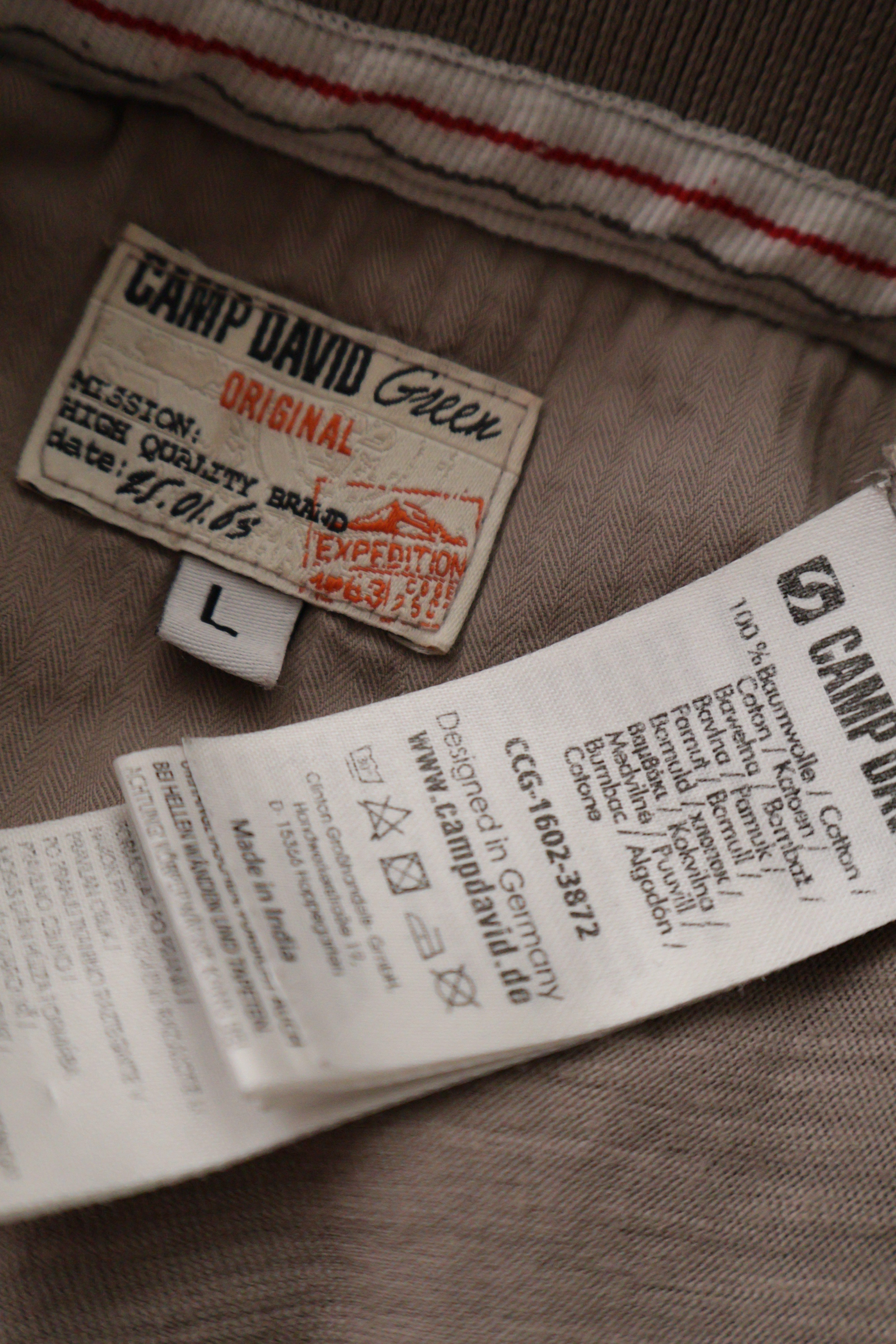 Eticheta marime si compozitie (rotita dreapta) - Tricou - Camp David bej din bumbac cu imprimeu grafic – L – Bărbați