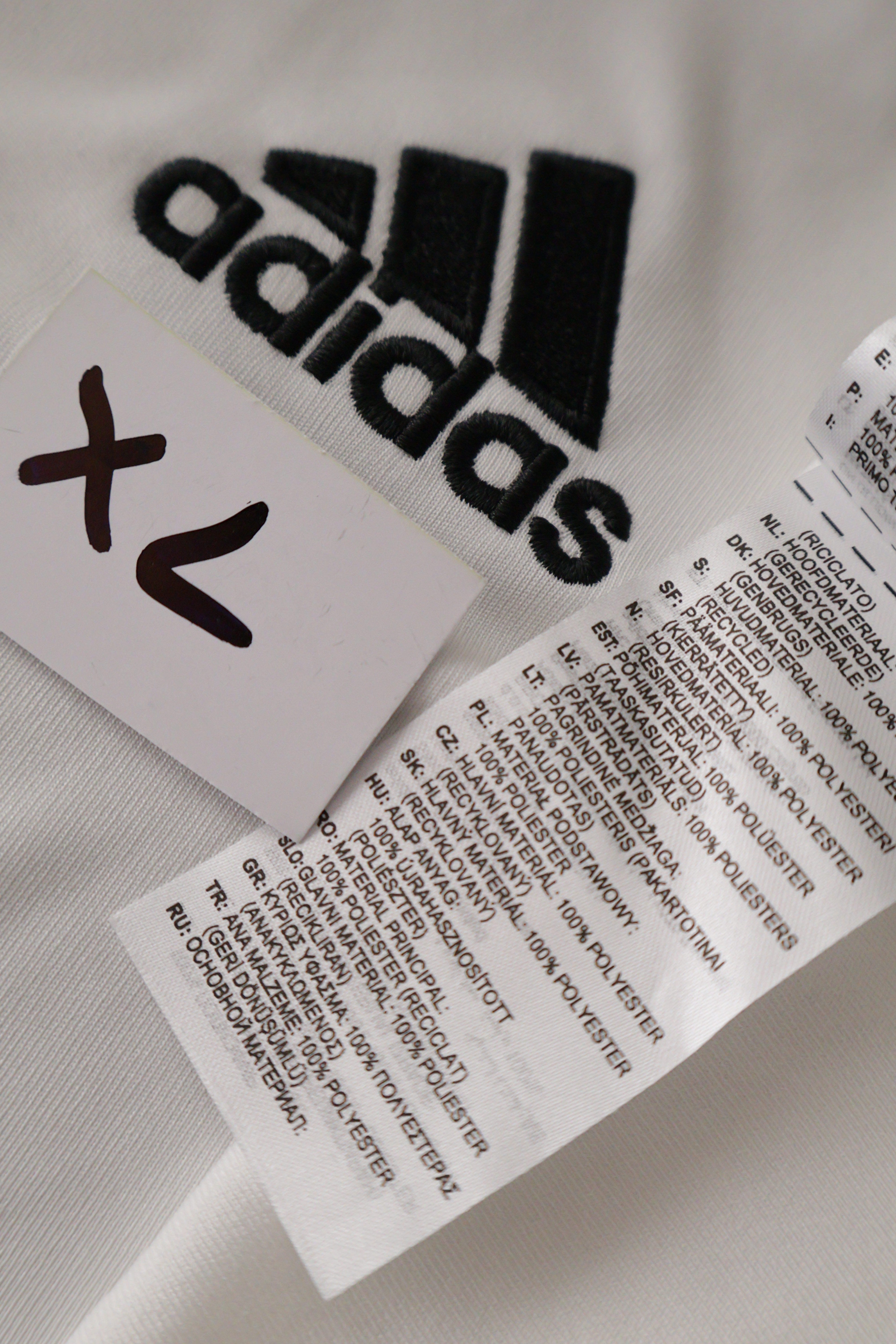 Eticheta marime si compozitie (rotita dreapta) - Tricou - Adidas alb din poliester cu croială lejeră – XL – Bărbați