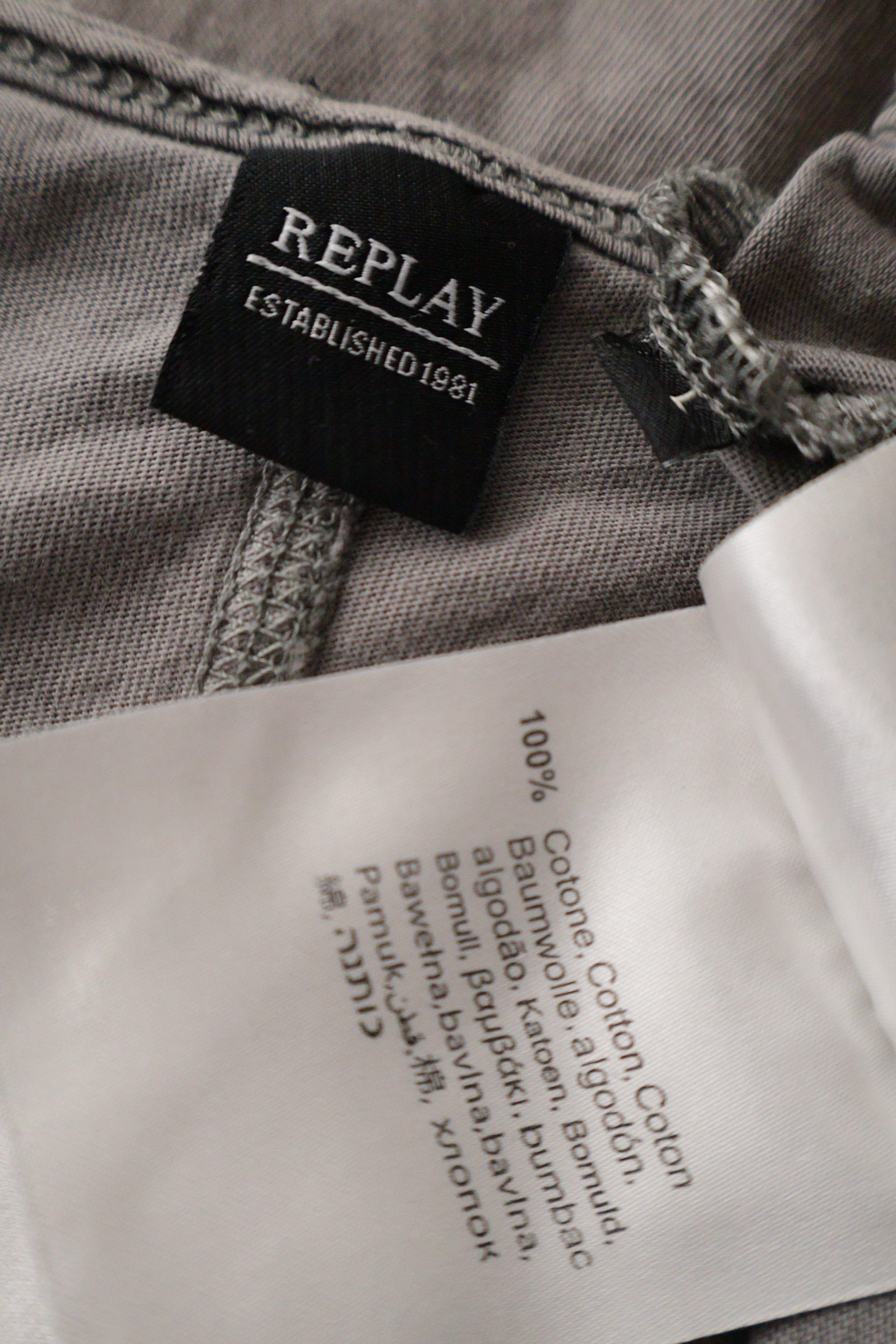 Eticheta marime si compozitie (rotita dreapta) - Tricou - Replay gri deschis din bumbac cu decolteu in V – M – Bărbați