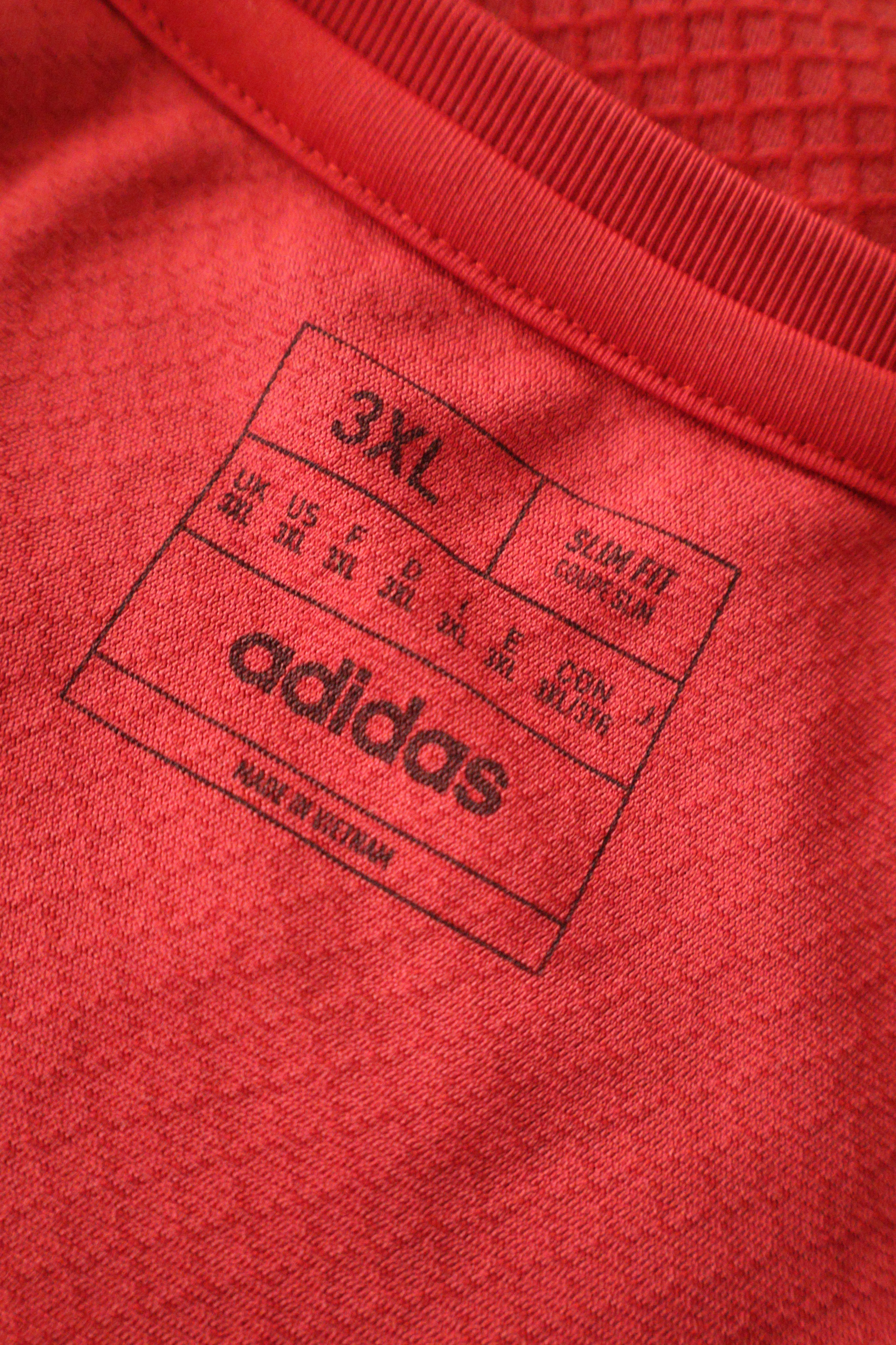 Eticheta marime si compozitie (rotita dreapta) - Tricou - Adidas roșu din poliester cu detalii grafice contrastante – 3XL – Bărbați