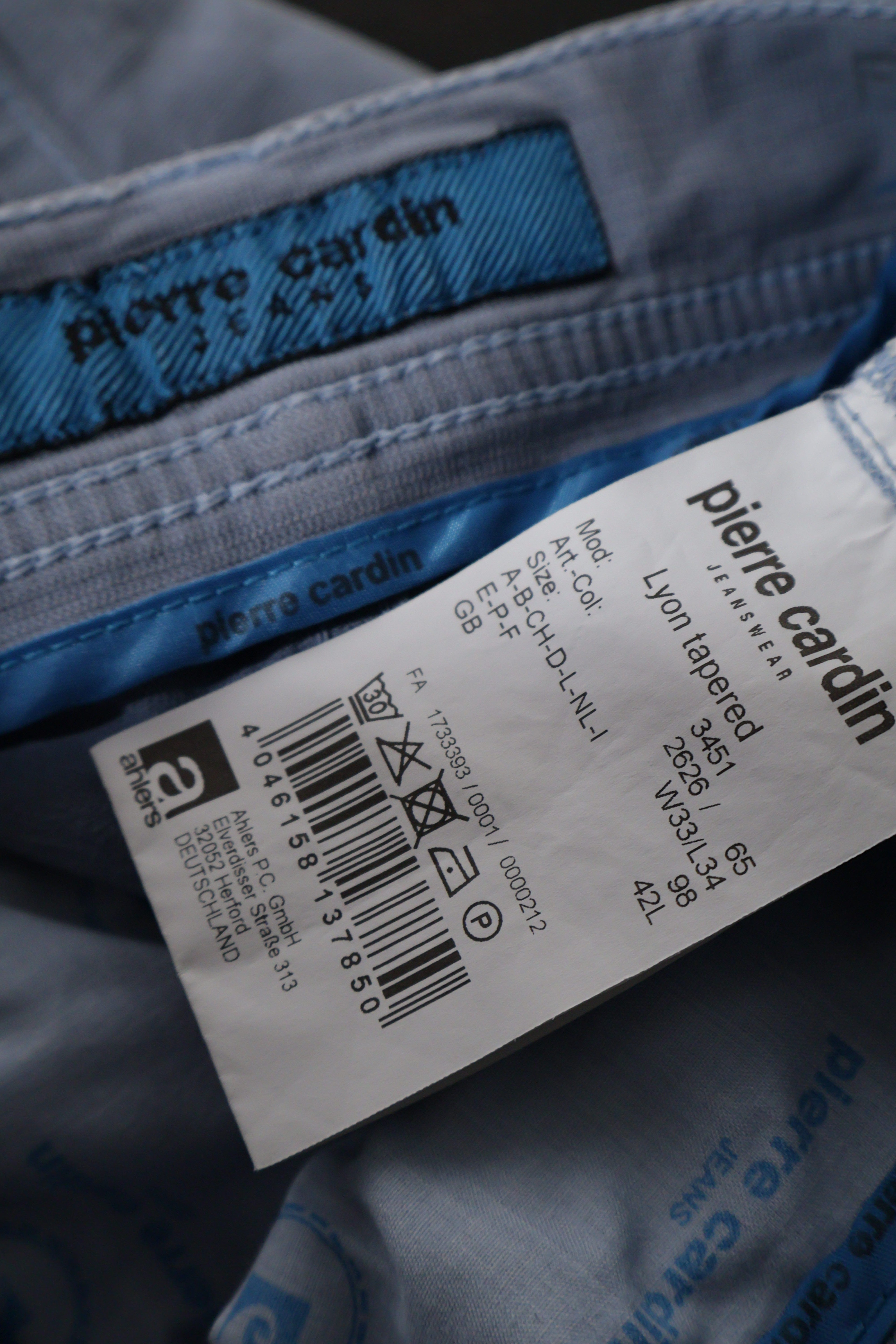 Eticheta marime si compozitie (rotita dreapta) - Pantaloni - Pierre Cardin gri-albaștri din bumbac cu croială dreaptă – M – Bărbați