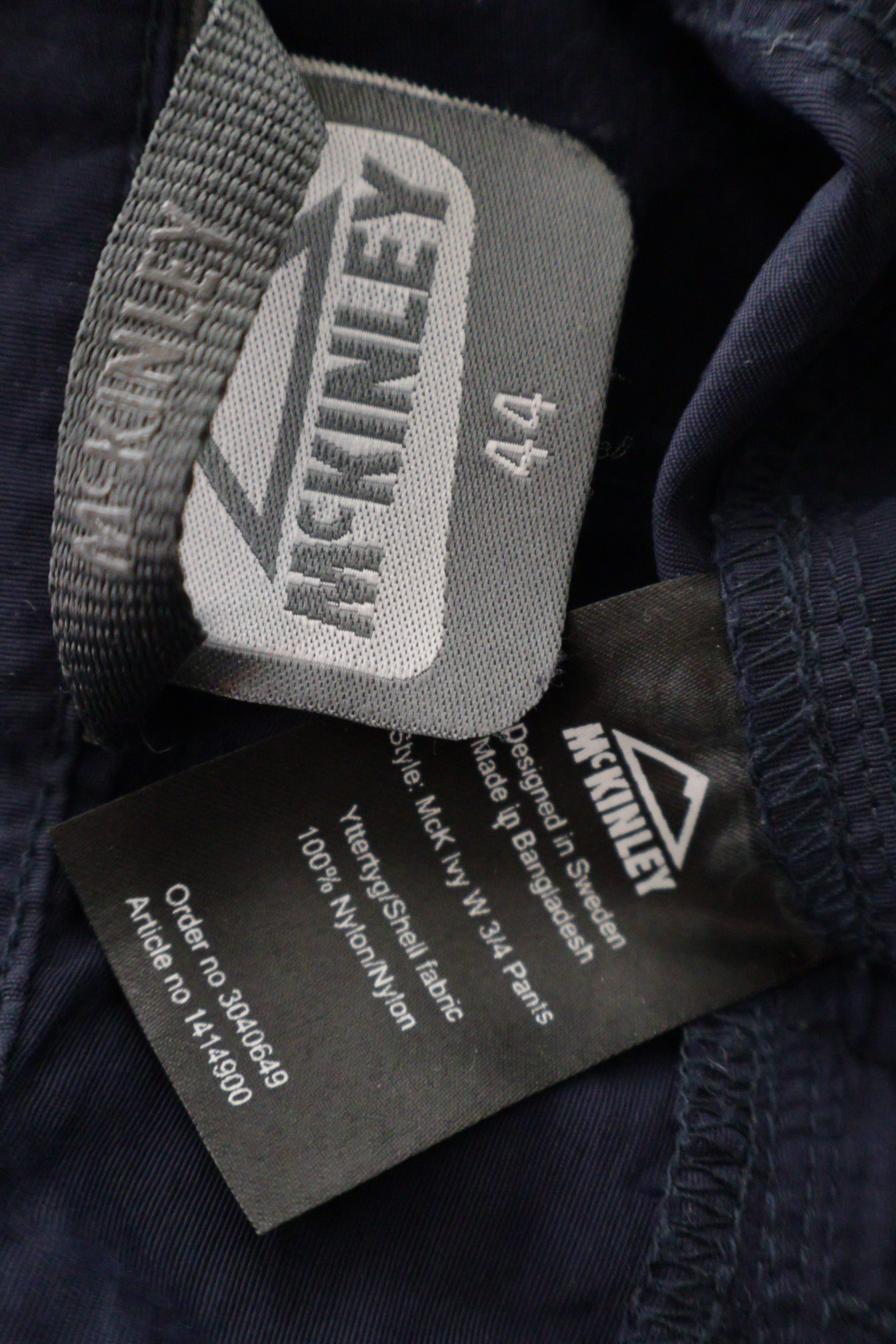 Eticheta marime si compozitie (rotita dreapta) - Pantaloni 2/3 - McKINLEY bleumarin din nylon cu buzunar lateral cu fermoar – XL – Femei
