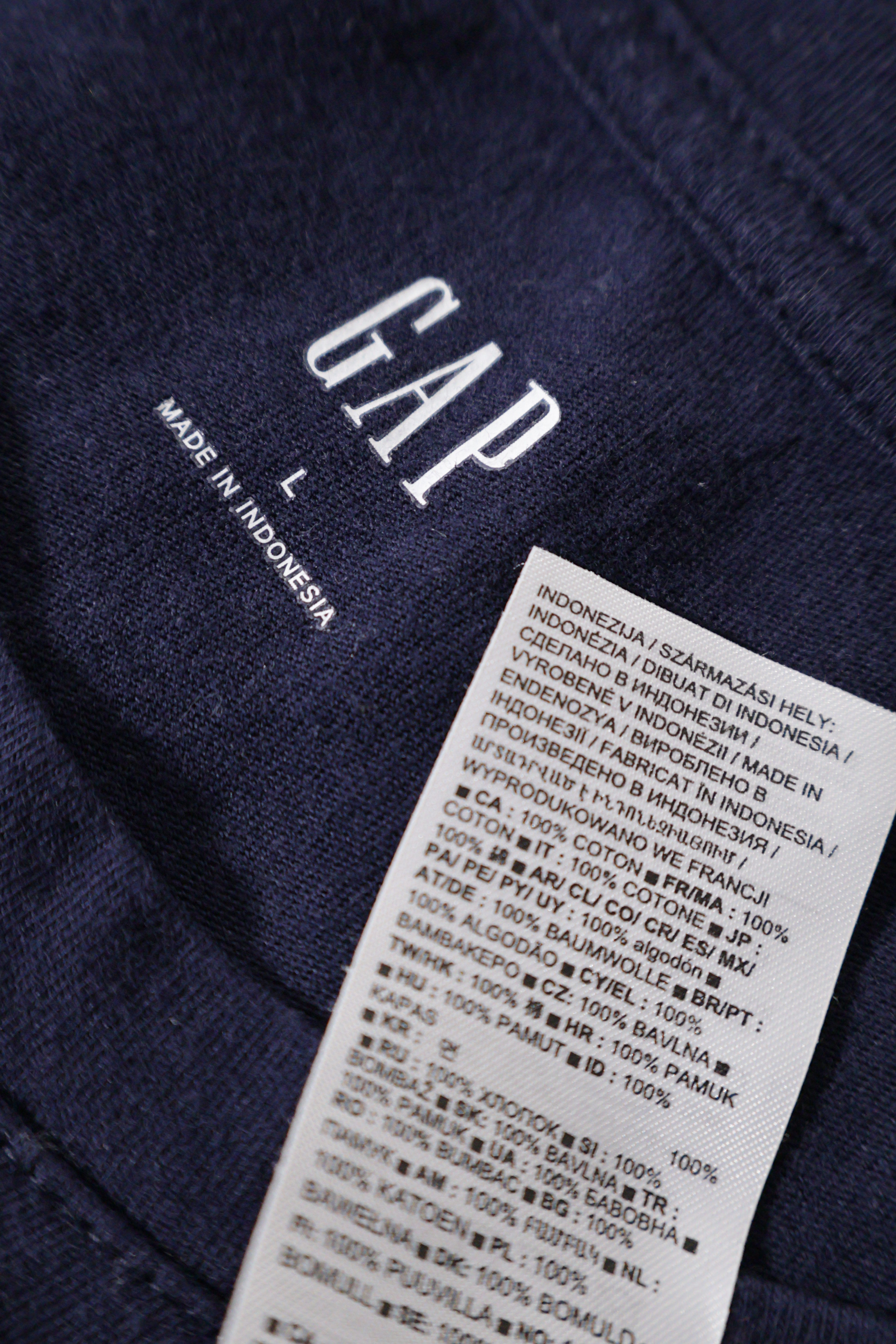 Eticheta marime si compozitie (rotita dreapta) - Tricou - GAP bleumarin din bumbac cu logo frontal – L – Femei