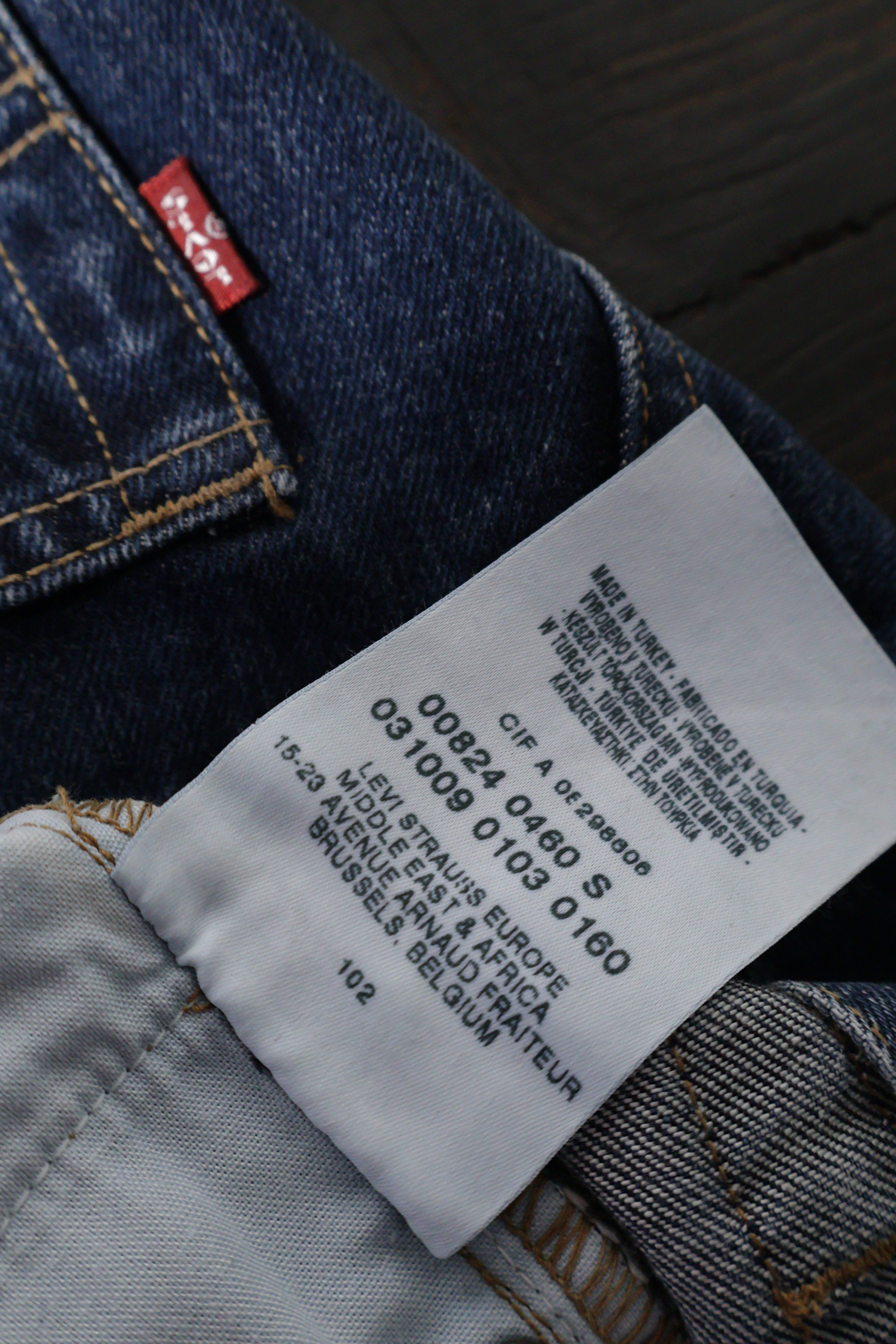 Eticheta marime si compozitie (rotita dreapta) - Blugi scurți - Levi's albaștri din denim cu croială scurtă – S – Femei