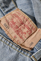 Eticheta marime si compozitie (rotita dreapta) - Blugi scurți - Levi's albaștri deschiși din denim cu tiv răsucit – S – Femei