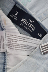 Eticheta marime si compozitie (rotita dreapta) - Blugi scurți - Hollister albastru deschis cu tiv franjurat si broderii discrete – S – Femei