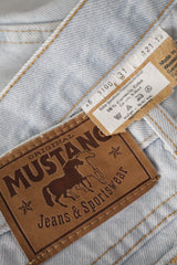 Eticheta marime si compozitie (rotita dreapta) - Blugi scurți - Mustang albaștri deschiși din denim cu croială scurtă – M – Femei