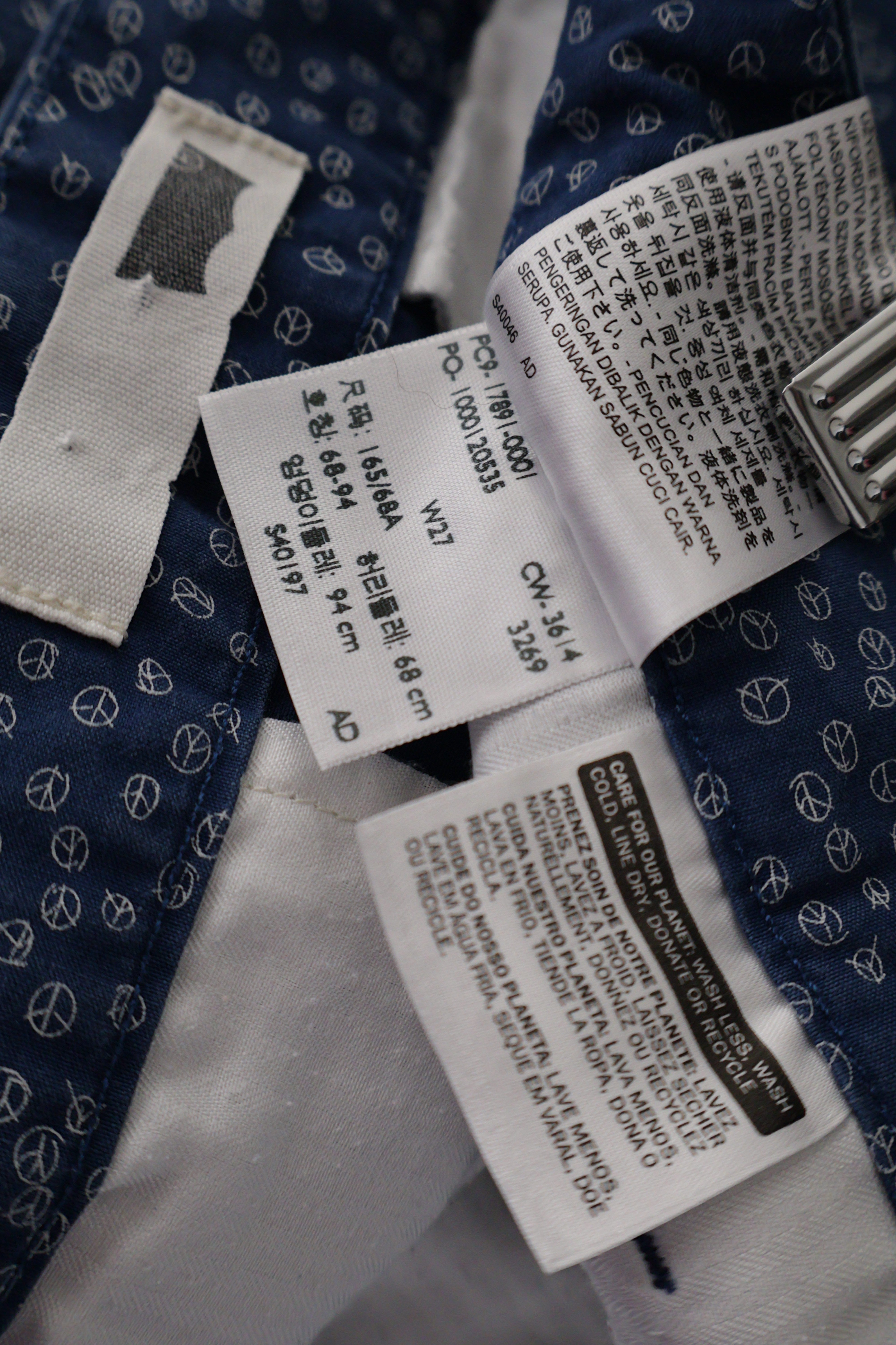 Eticheta marime si compozitie (rotita dreapta) - Pantaloni scurți - Levi's albaștri cu imprimeu discret – M – Bărbați