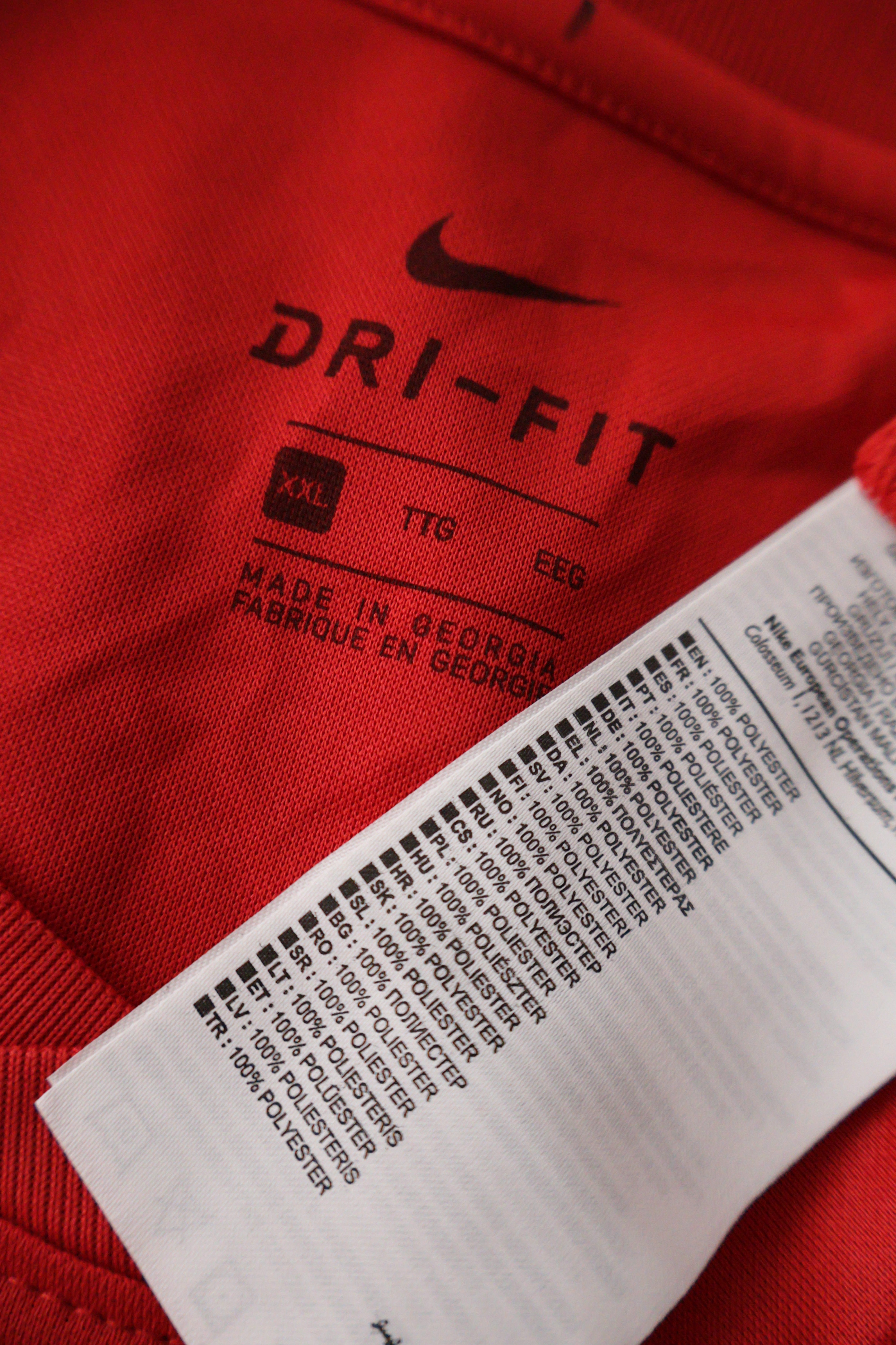 Eticheta marime si compozitie (rotita dreapta) - Tricou - NIKE roșu din poliester cu croială lejeră – XL – Bărbați