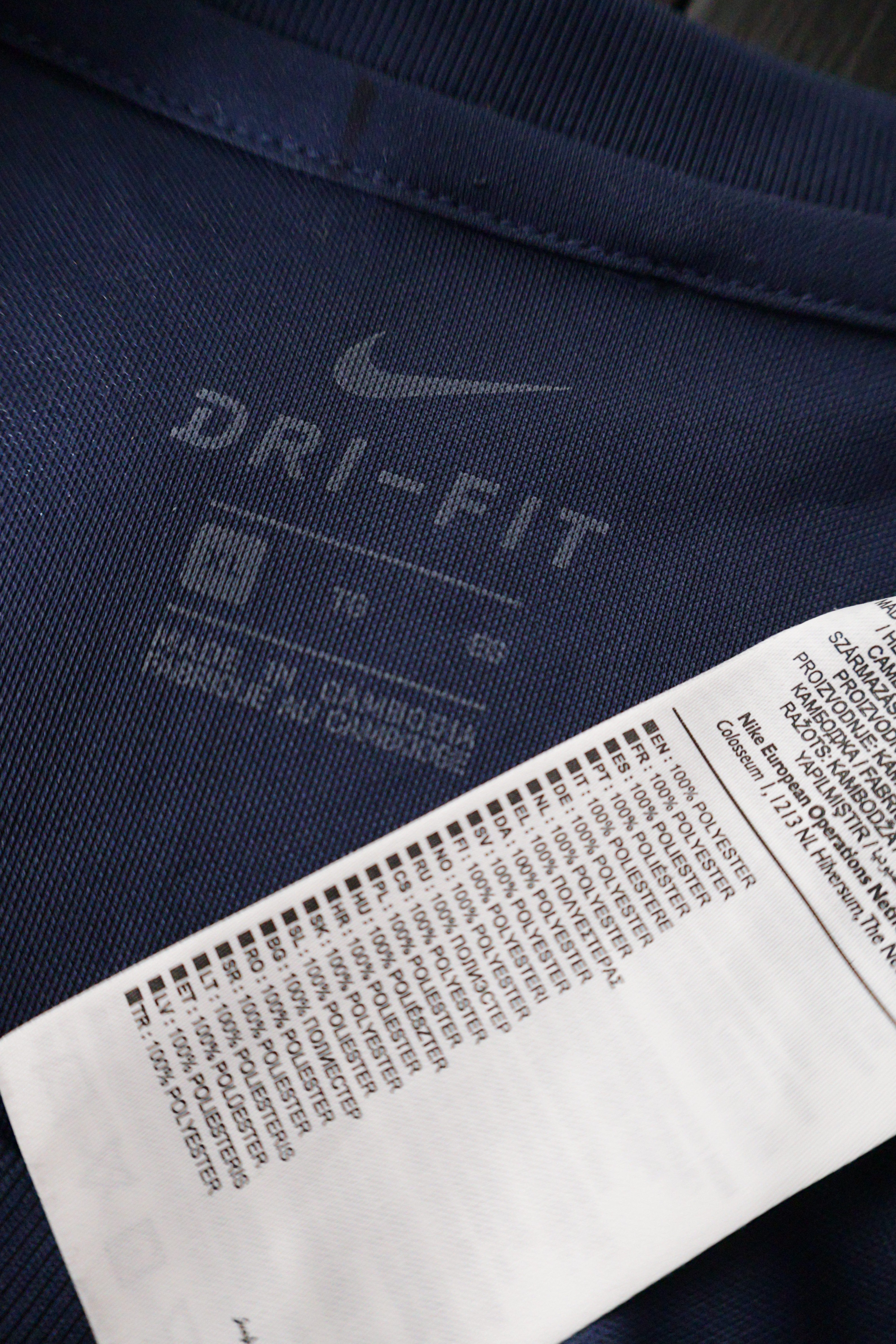 Eticheta marime si compozitie (rotita dreapta) - Tricou - NIKE bleumarin din poliester cu croiala sport – XL – Bărbați