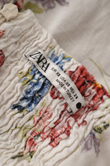 Rochie ZARA alb crem cu imprimeu floral multicolor mărime XS etichetă mărime și compoziție second-hand premium