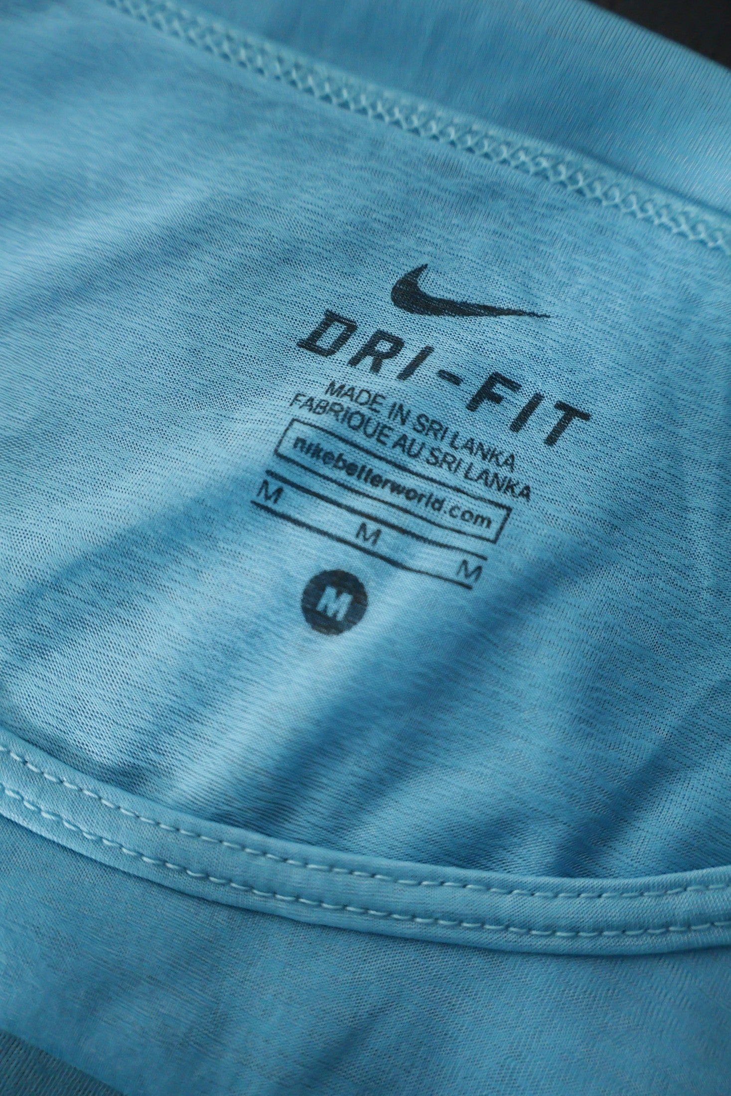 Tricou Nike albastru mărime M etichetă mărime și compoziție second-hand premium