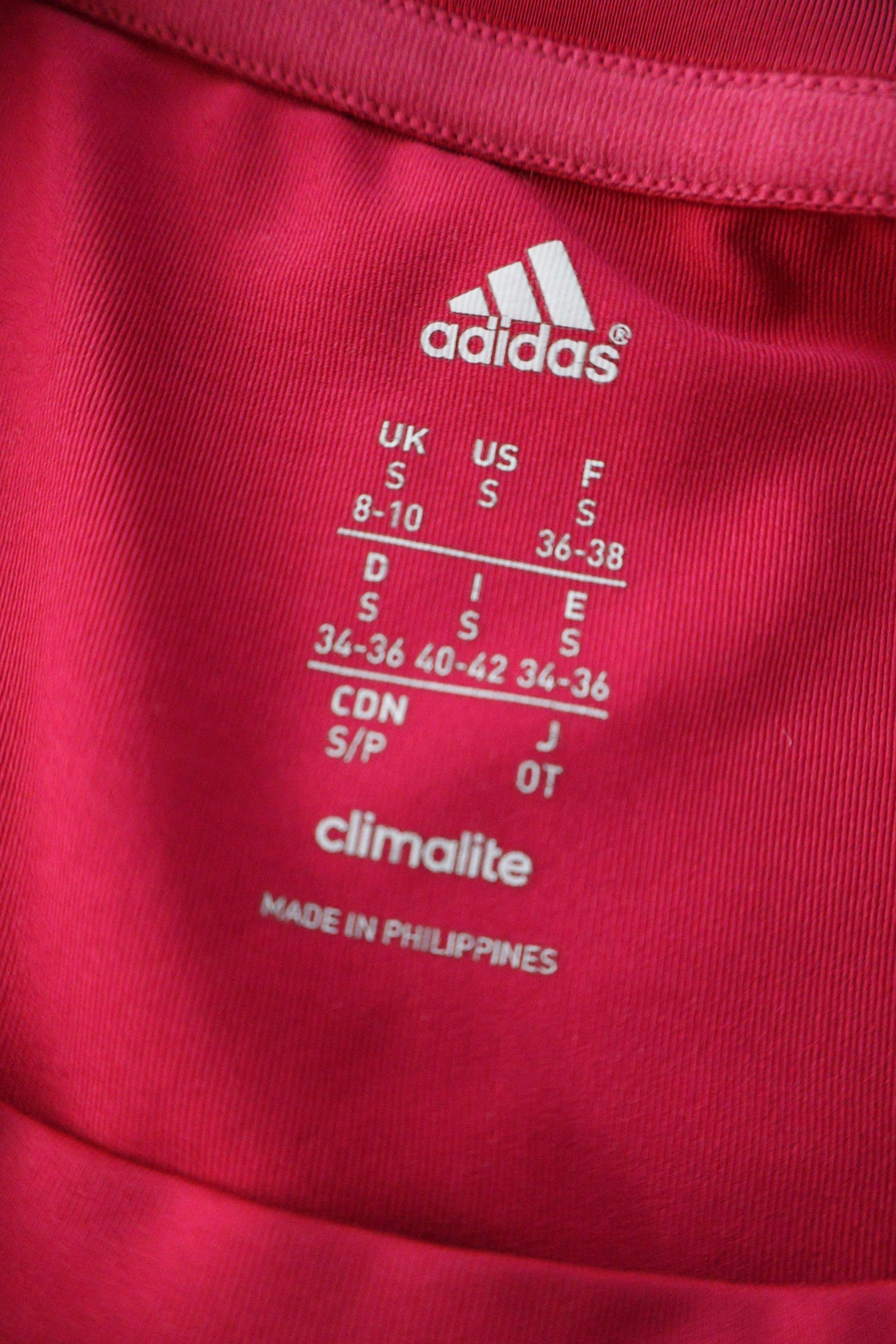 Tricou adidas roz fuchsia mărime S etichetă mărime și compoziție second-hand premium
