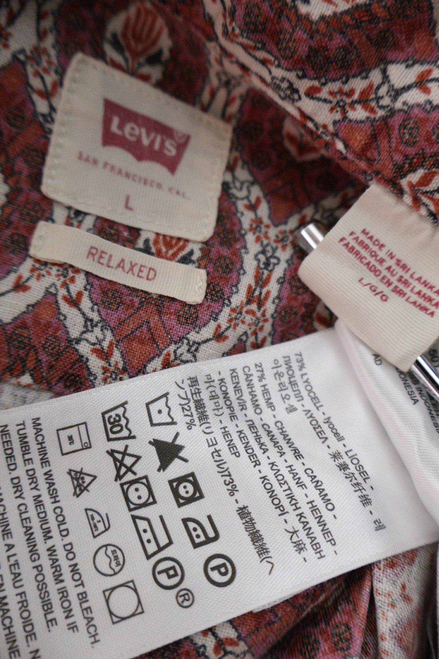 Camasa Levi's roșu, alb, maro mărime L etichetă mărime și compoziție second-hand premium