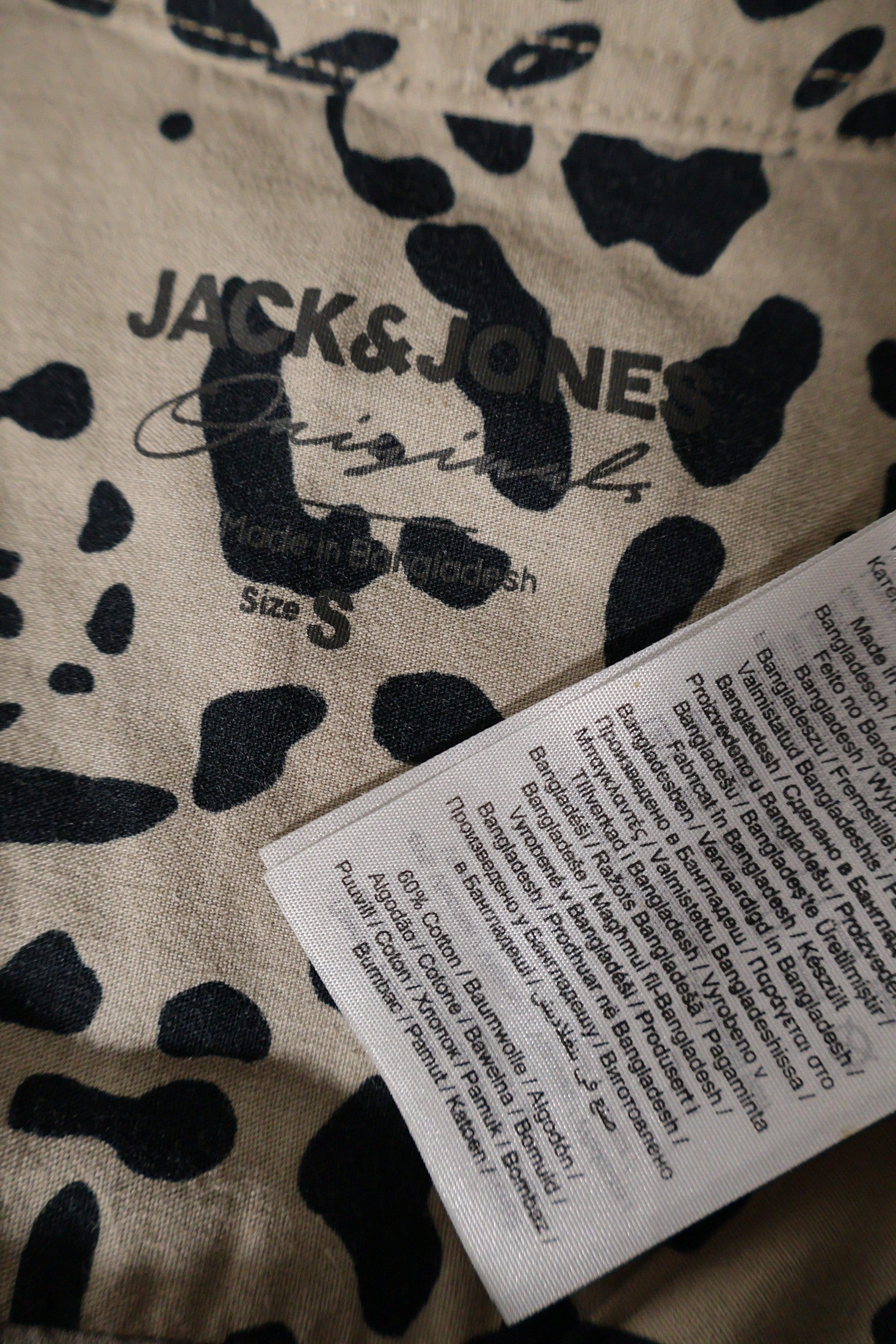 Camasa Jack&Jones bej cu imprimeu negru mărime S etichetă mărime și compoziție second-hand premium