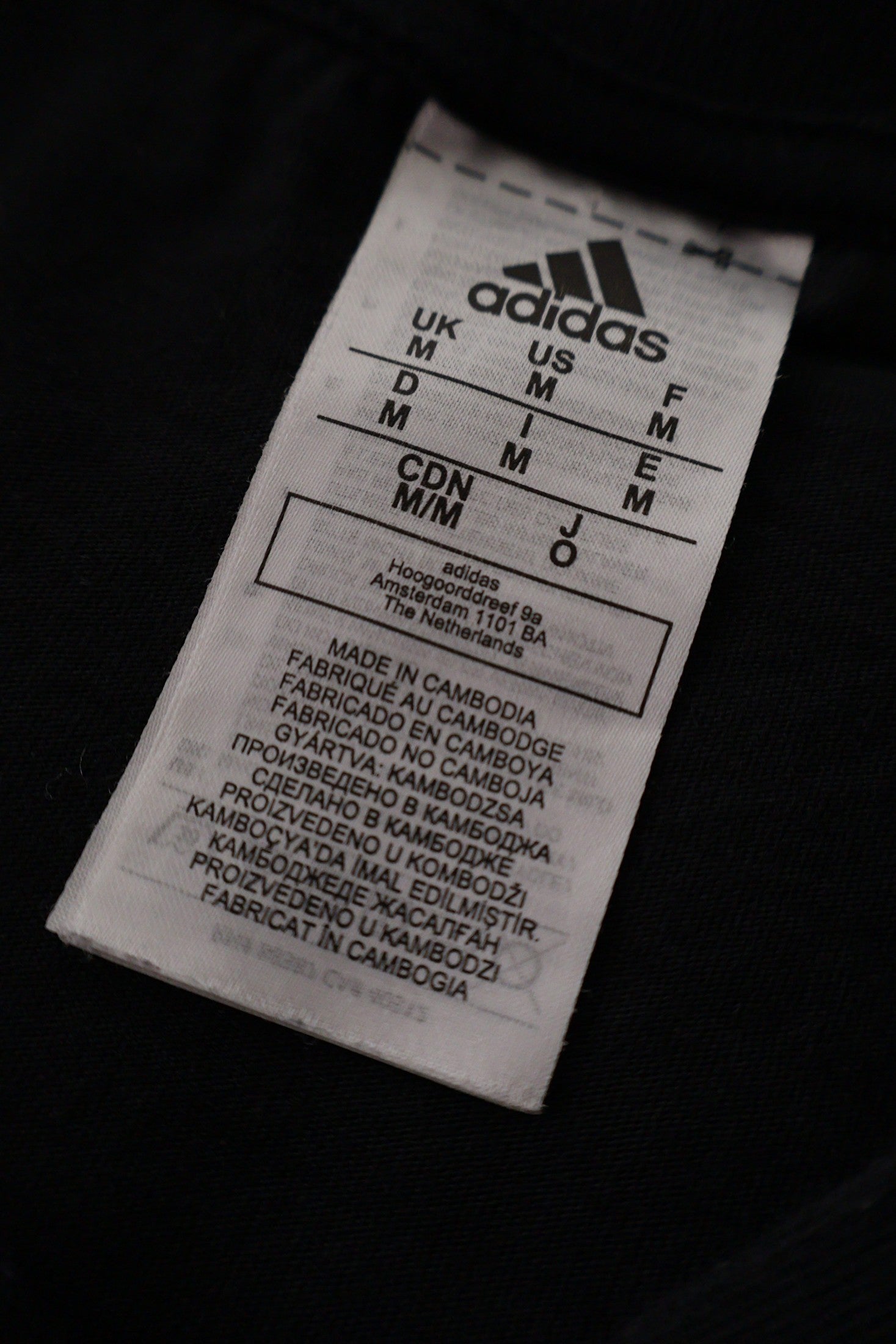 Tricou adidas negru, albastru mărime M etichetă mărime și compoziție second-hand premium