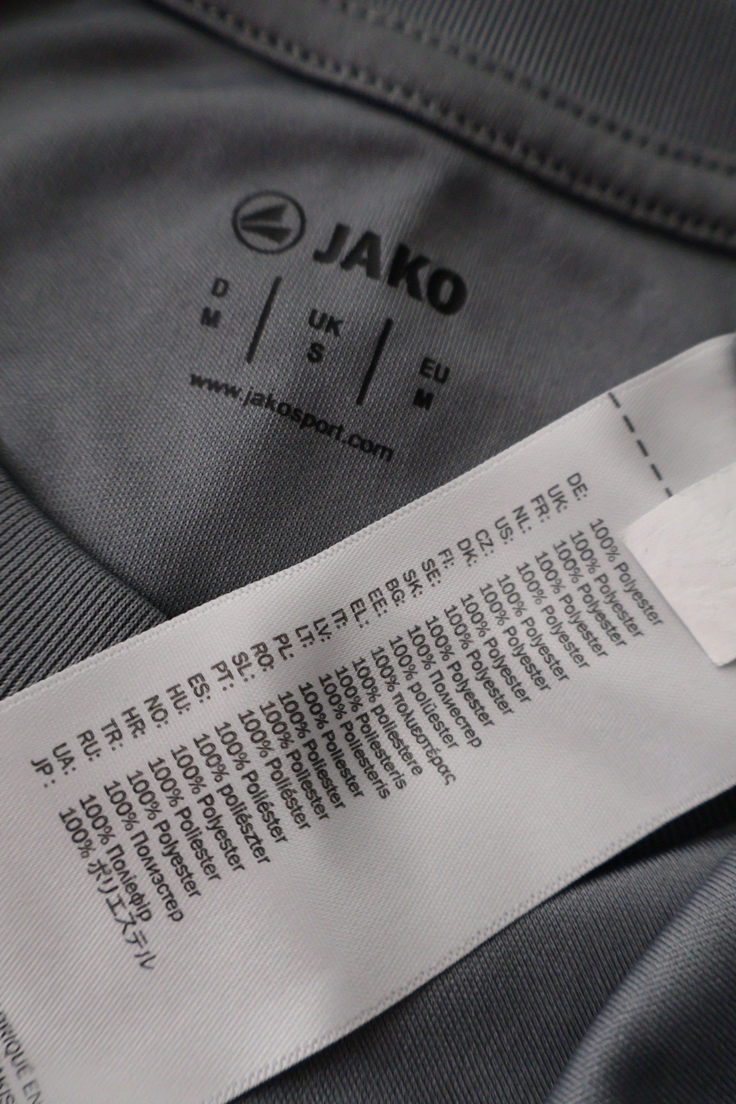 Tricou JAKO gri mărime S etichetă mărime și compoziție second-hand premium