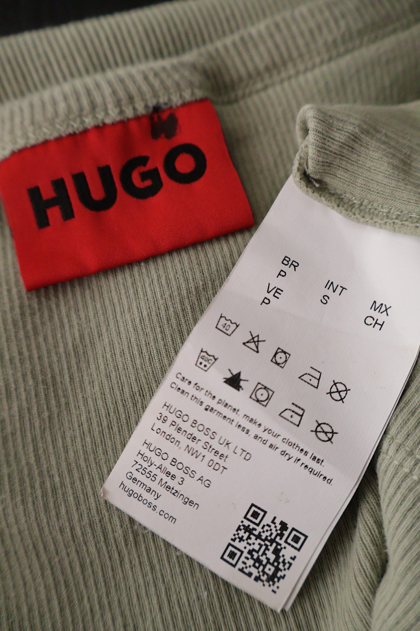 Maiou HUGO gri-verde deschis mărime S etichetă mărime și compoziție second-hand premium