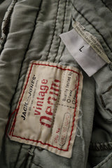 Pantaloni scurti Jack & Jones gri-verde deschis mărime L etichetă mărime și compoziție second-hand premium