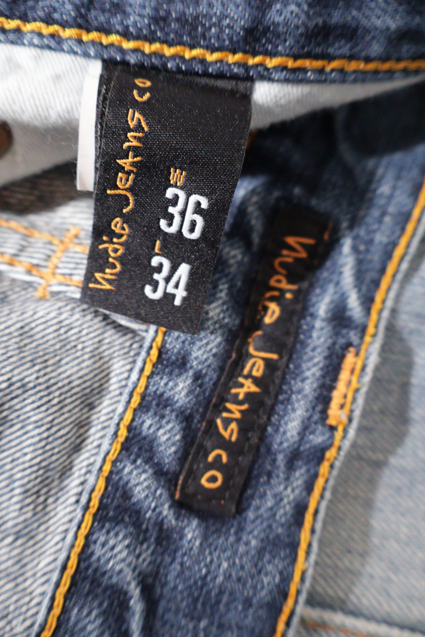Blugi scurti Nudie Jeans albastru denim spălat mărime L etichetă mărime și compoziție second-hand premium