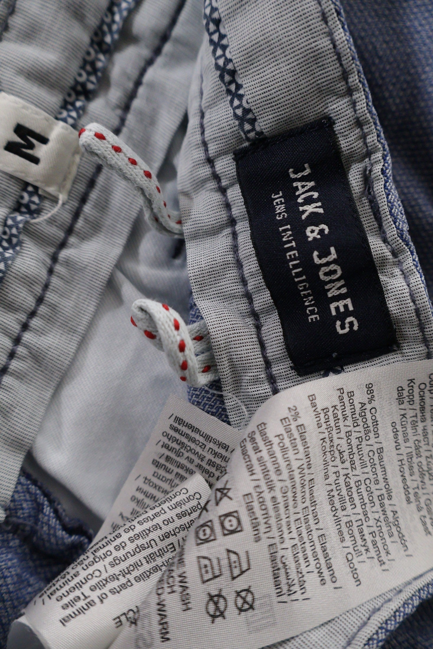 Pantaloni scurti JACK & JONES albastru mărime M etichetă mărime și compoziție second-hand premium