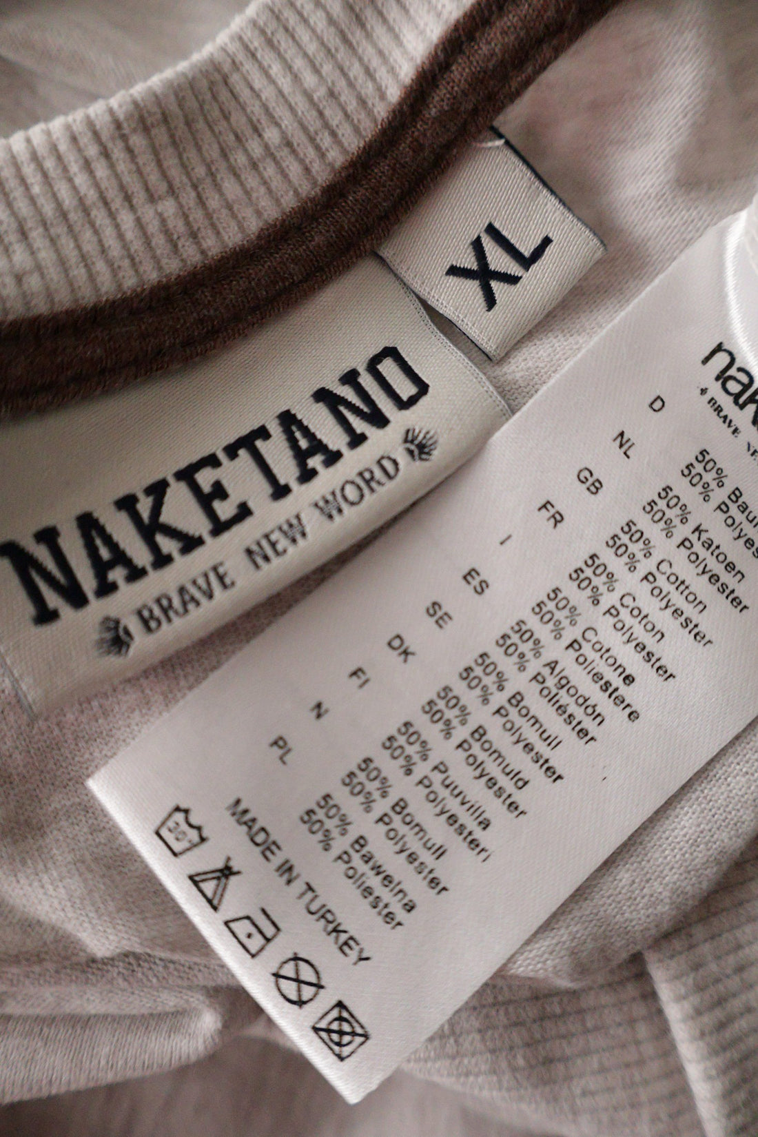 Tricou Naketano gri deschis melanj mărime XL etichetă mărime și compoziție second-hand premium
