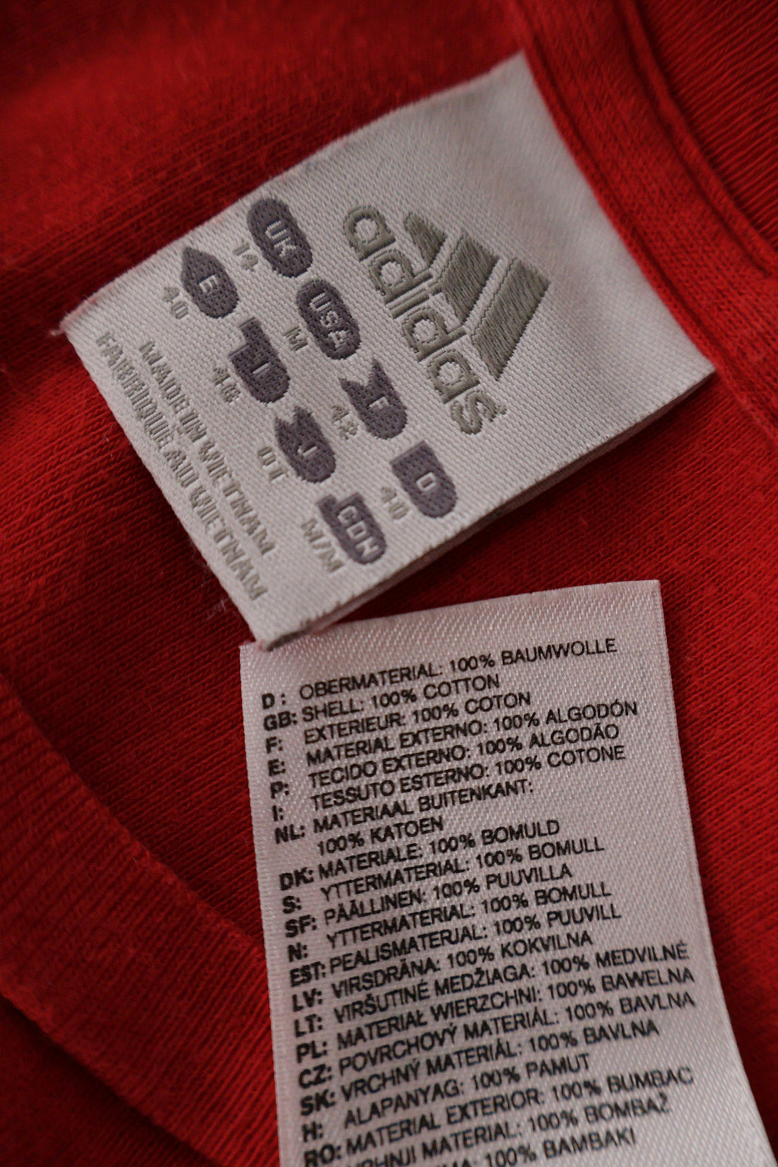 Tricou Adidas roșu mărime M etichetă mărime și compoziție second-hand premium