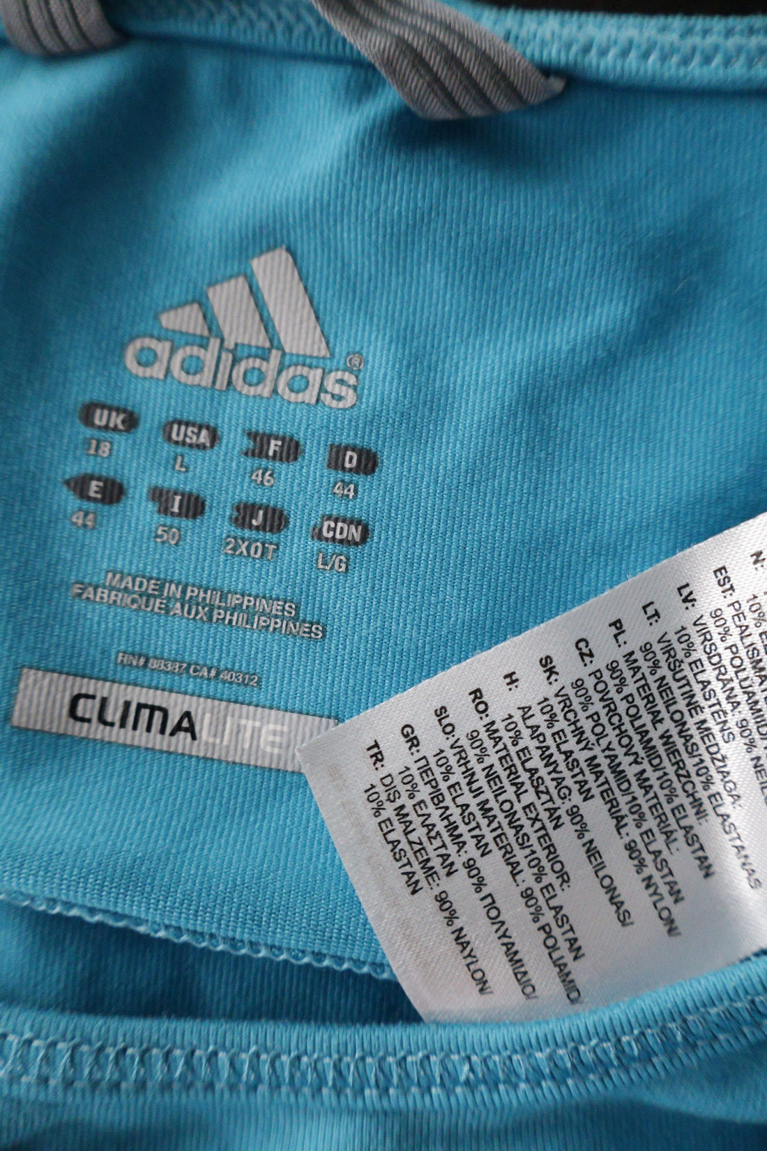 Tricou Adidas albastru deschis mărime L etichetă mărime și compoziție second-hand premium
