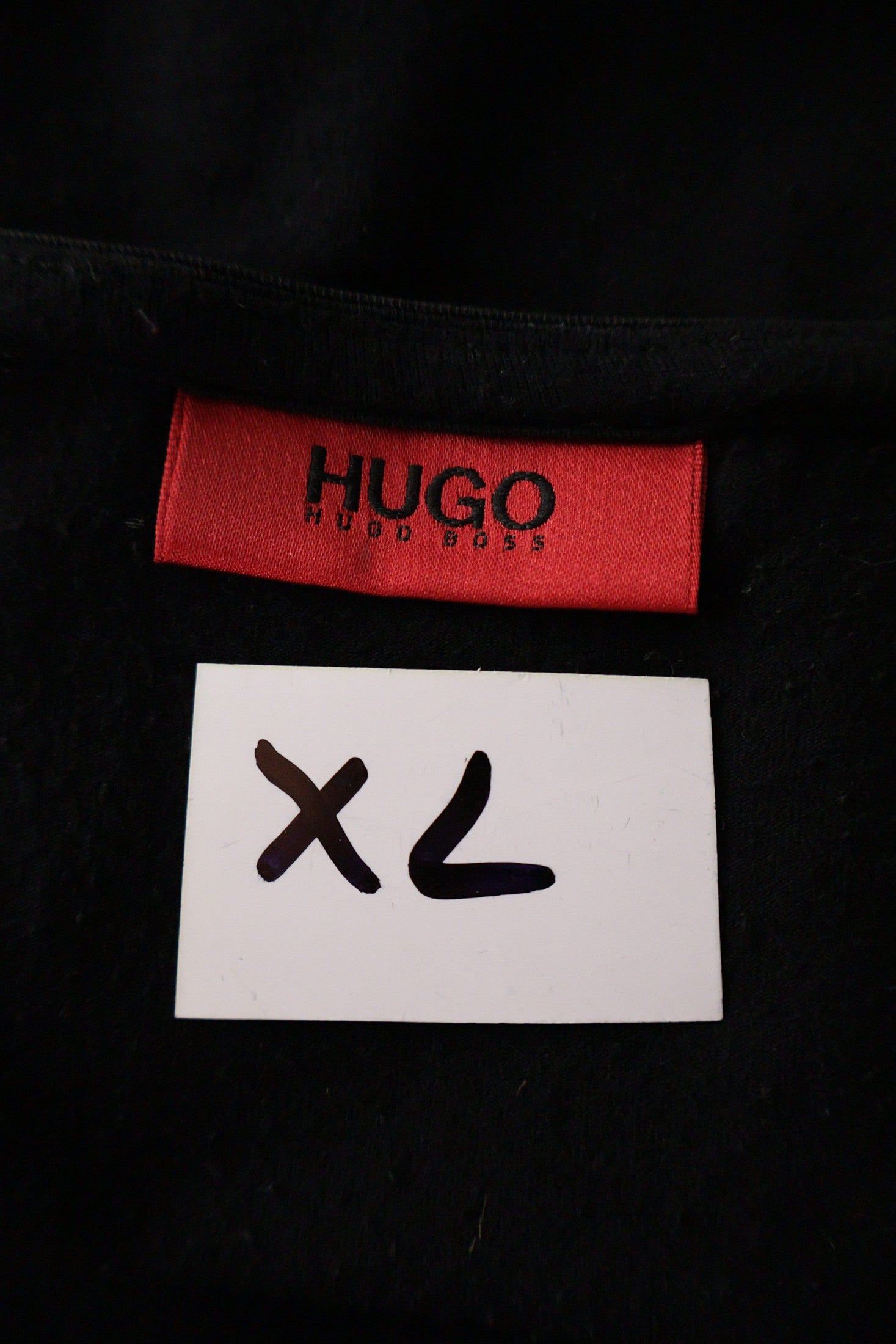 Tricou HUGO negru mărime XL etichetă mărime și compoziție second-hand premium
