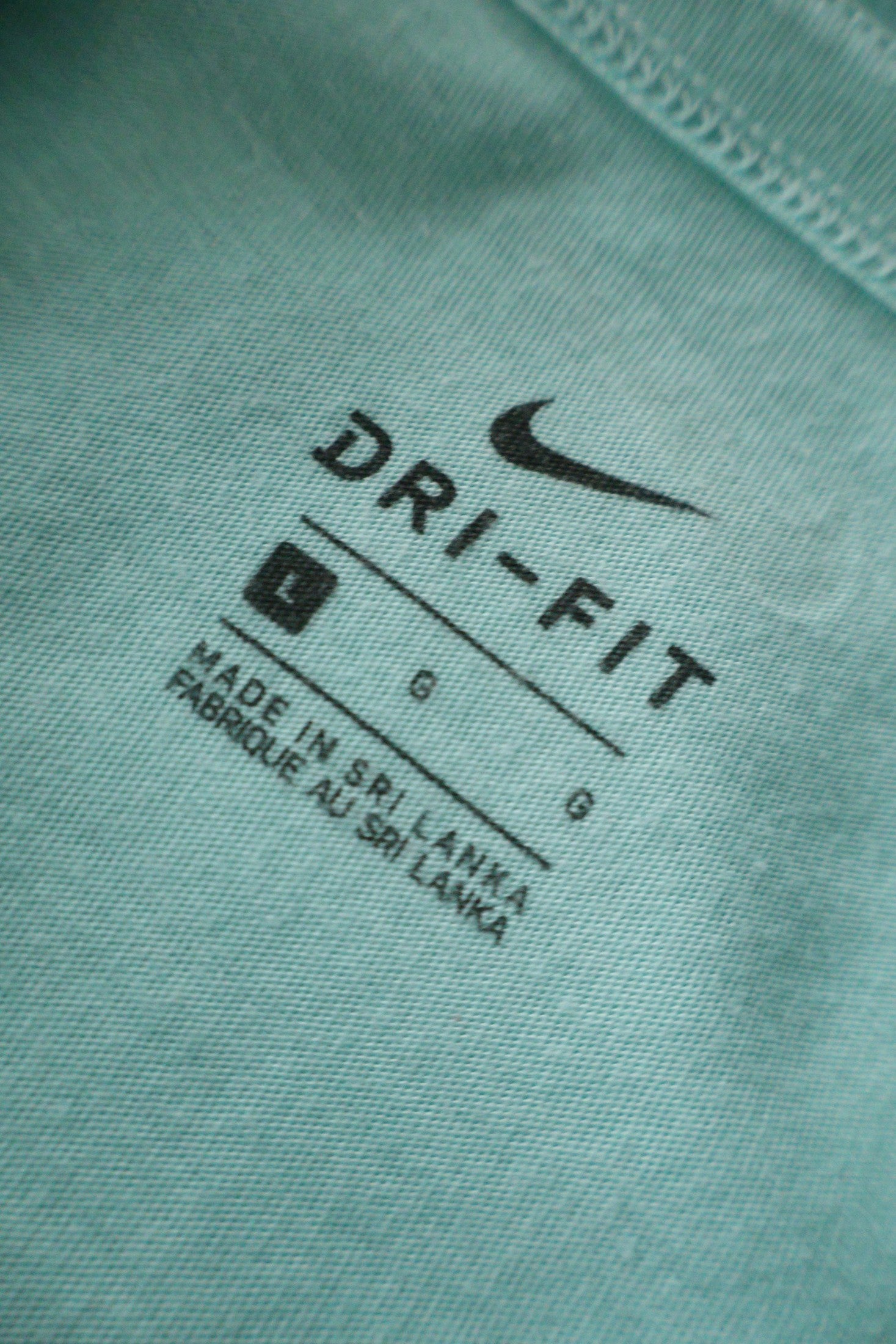 Tricou Nike turcoaz deschis mărime S etichetă mărime și compoziție second-hand premium