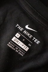 Maiou Nike negru mărime S etichetă mărime și compoziție second-hand premium