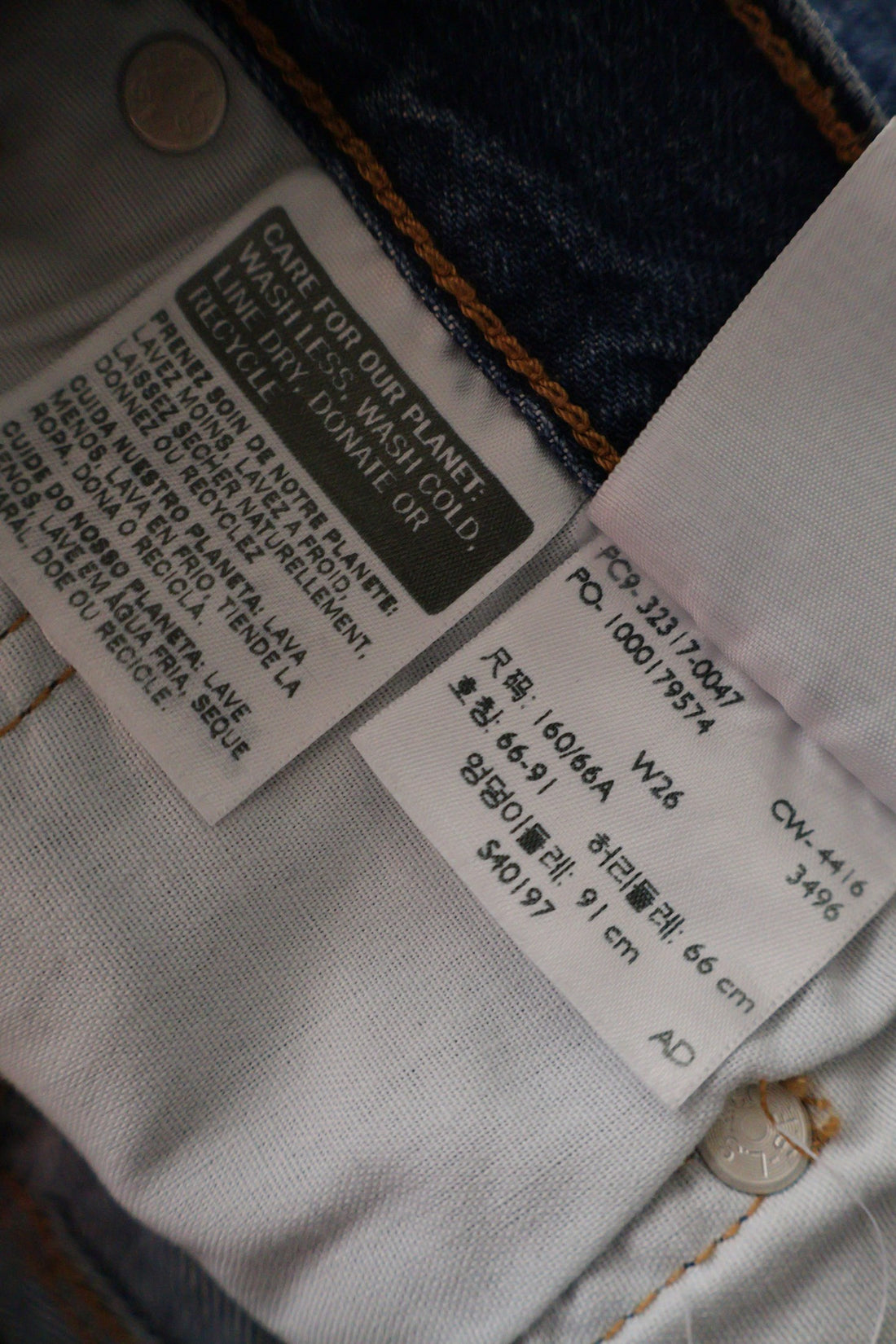 Blugi scurti Levi's albastru mărime S etichetă mărime și compoziție second-hand premium
